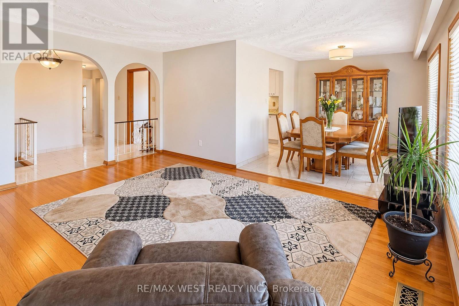 34 Glen Castle Drive, Hamilton, Ontario  L8G 2Z4 - Photo 3 - X13869148