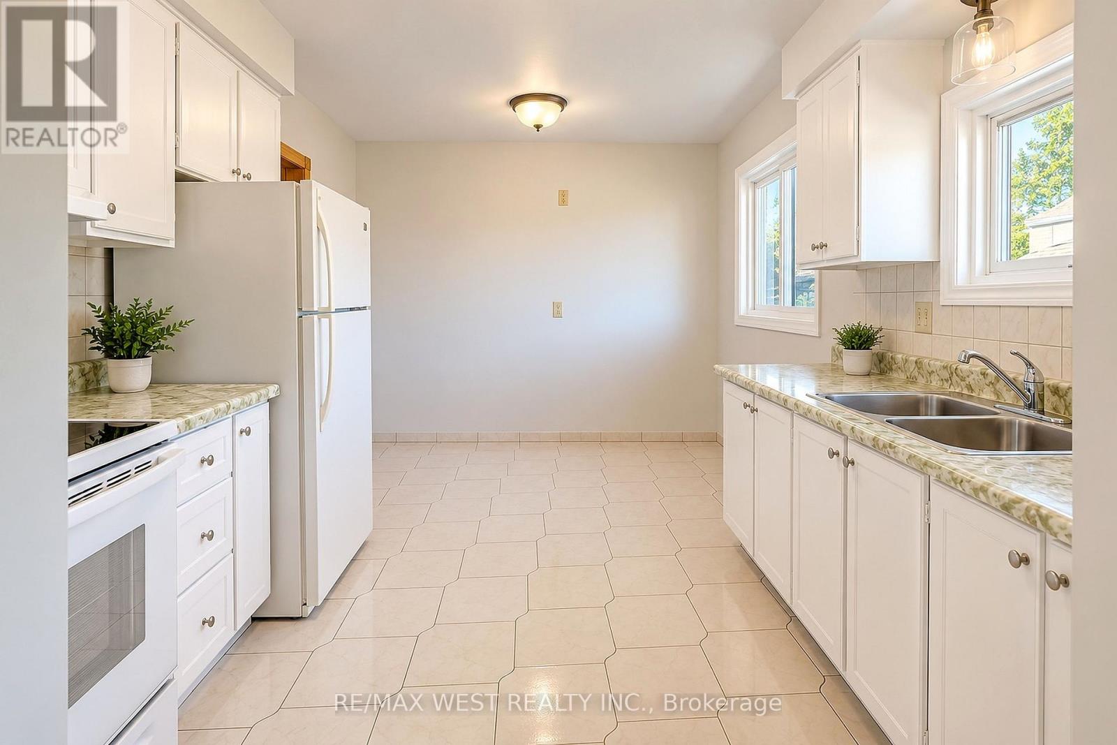 34 Glen Castle Drive, Hamilton, Ontario  L8G 2Z4 - Photo 6 - X13869148