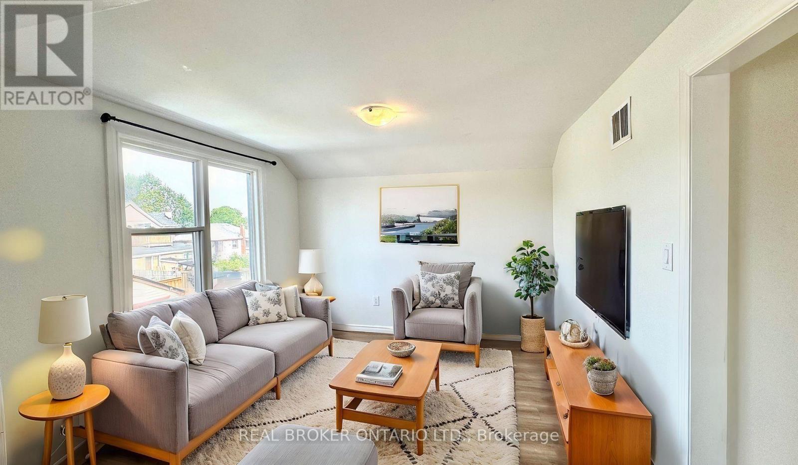 Upper - 301 Wallace Ave Avenue S, Welland, Ontario  L3B 1R8 - Photo 1 - X13869218