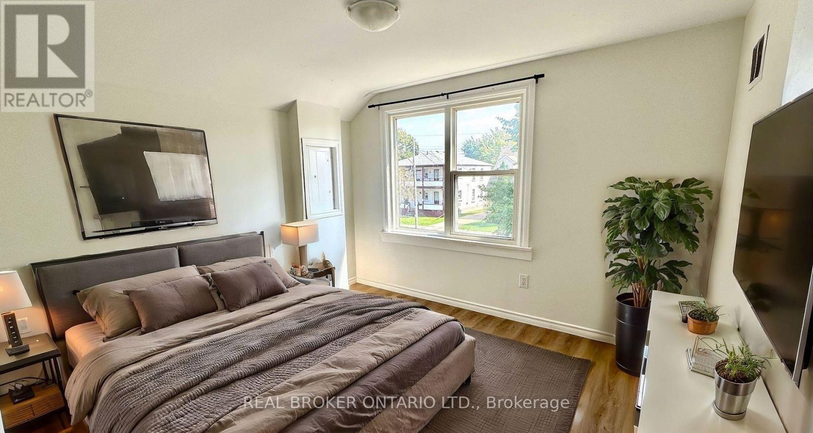 Upper - 301 Wallace Ave Avenue S, Welland, Ontario  L3B 1R8 - Photo 4 - X13869218