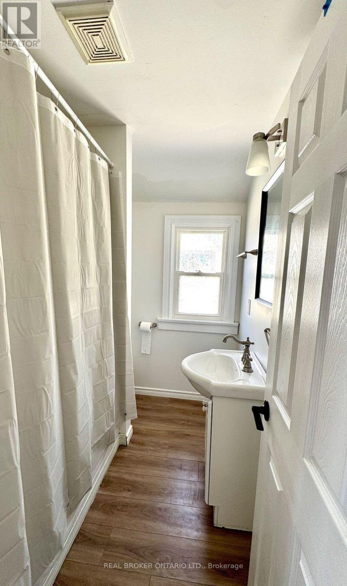 Upper - 301 Wallace Ave Avenue S, Welland, Ontario  L3B 1R8 - Photo 8 - X13869218