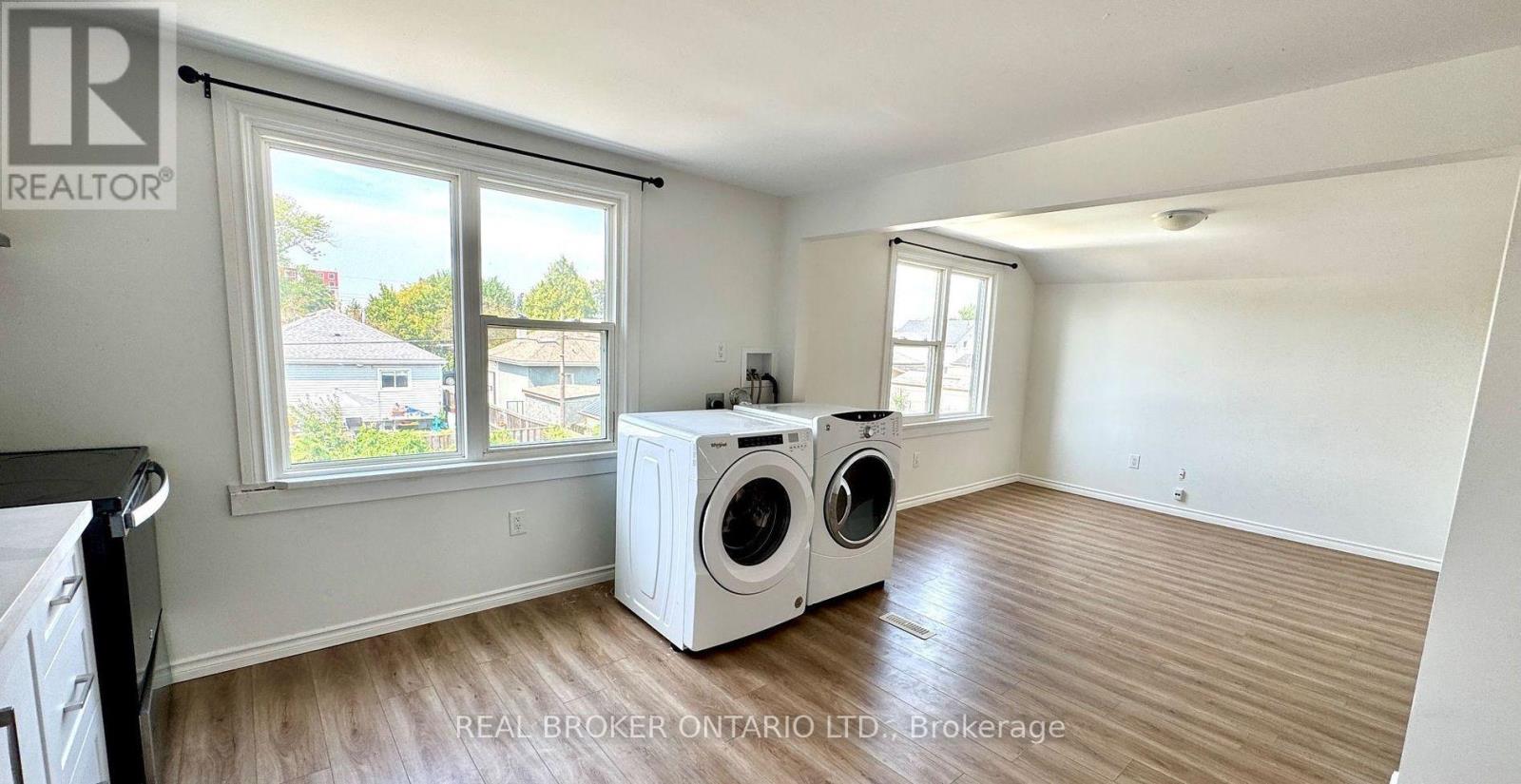 Upper - 301 Wallace Ave Avenue S, Welland, Ontario  L3B 1R8 - Photo 9 - X13869218