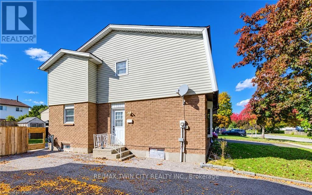 136 Sekura Crescent, Cambridge, Ontario  N1R 7E9 - Photo 2 - X13869220