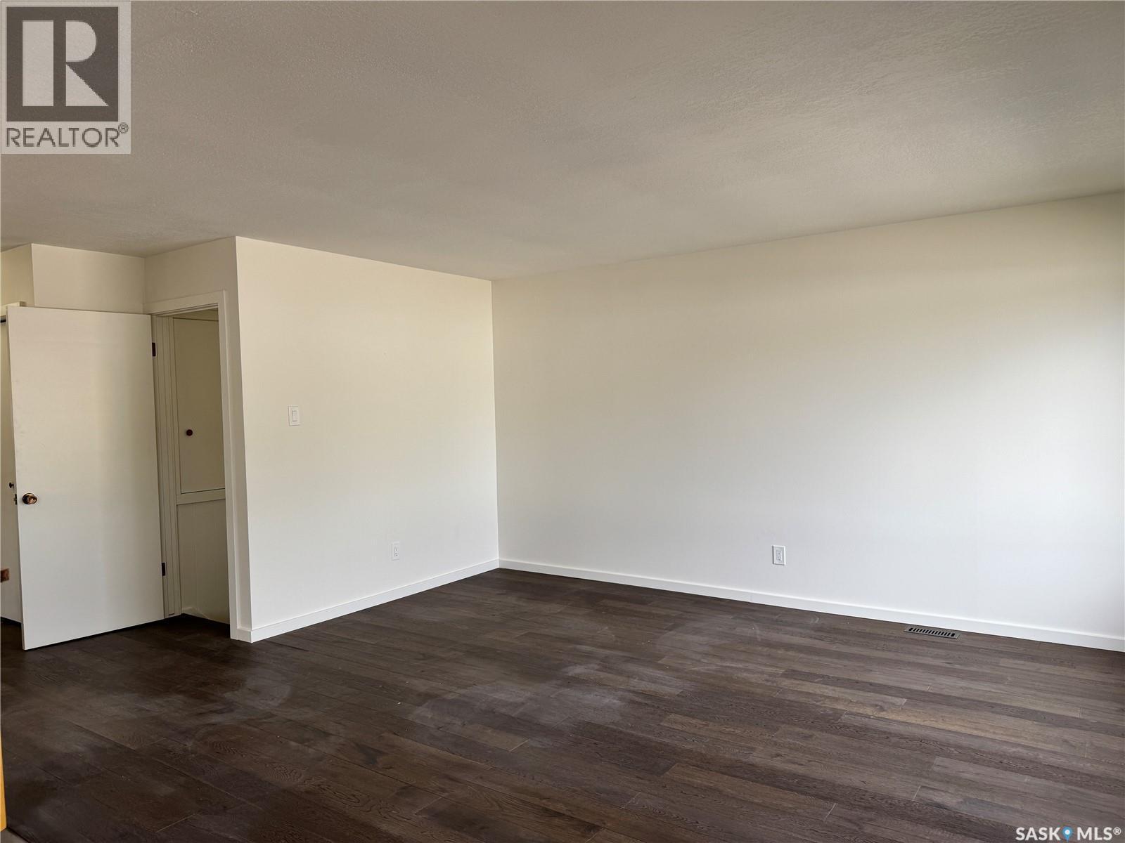 218 2nd Avenue E, Biggar, Saskatchewan  S0K 0M0 - Photo 13 - SK050507