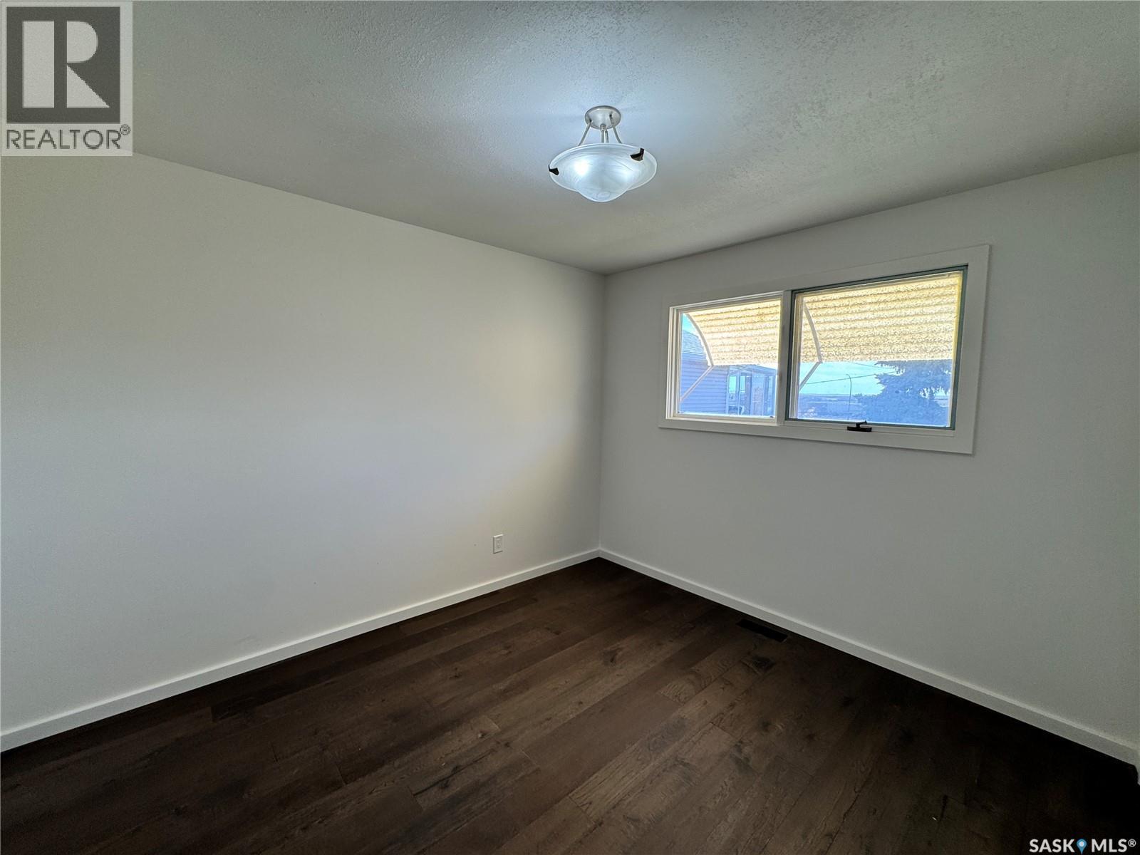 218 2nd Avenue E, Biggar, Saskatchewan  S0K 0M0 - Photo 15 - SK050507