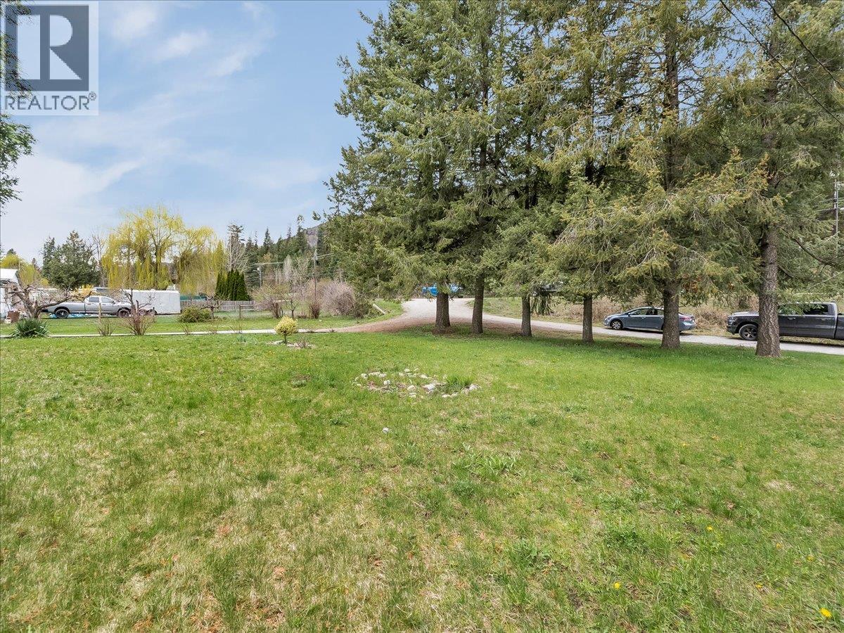 1500 3b Hwy, Fruitvale, British Columbia  V0G 1L1 - Photo 5 - 10384129