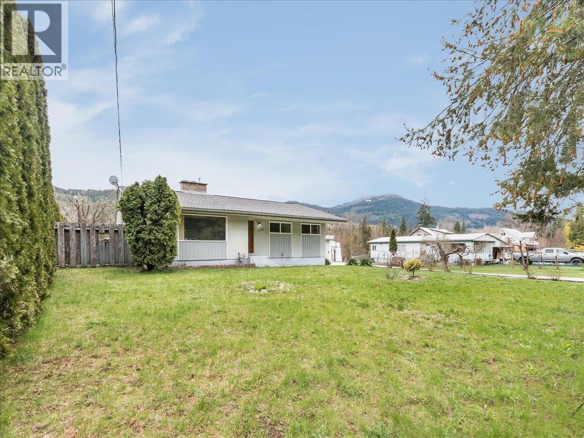 1500 3b Hwy, Fruitvale, British Columbia  V0G 1L1 - Photo 4 - 10384129
