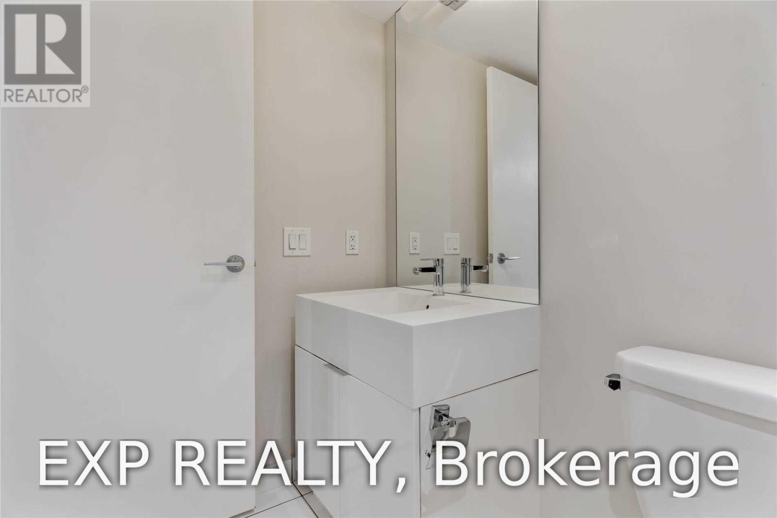 1052 - 10 Capreol Court, Toronto, Ontario  M5V 4B3 - Photo 7 - C13869260