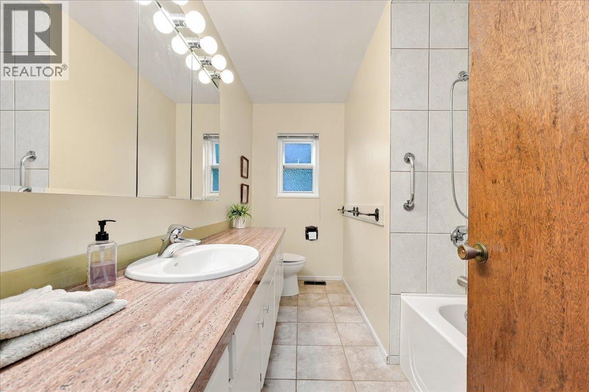 4295 Nottingham Road, North Vancouver, British Columbia  V7K 2N3 - Photo 17 - R3173009