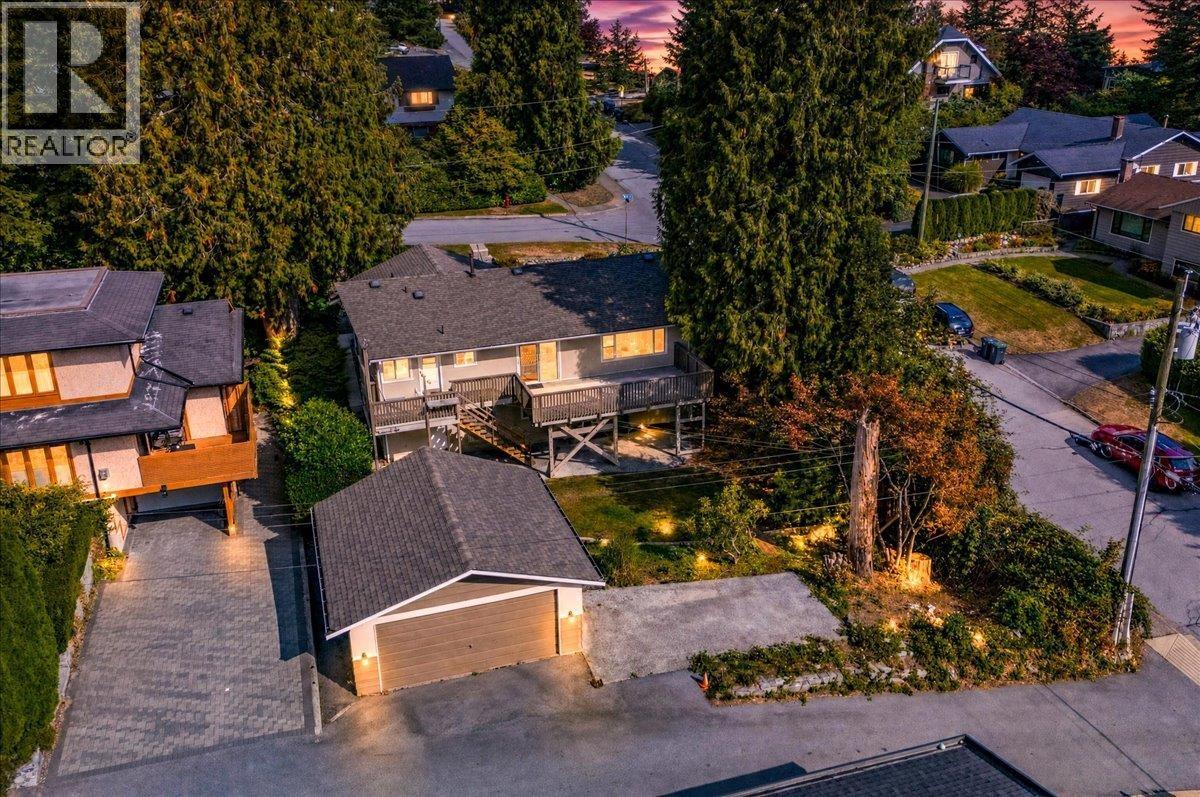 4295 Nottingham Road, North Vancouver, British Columbia  V7K 2N3 - Photo 2 - R3173009