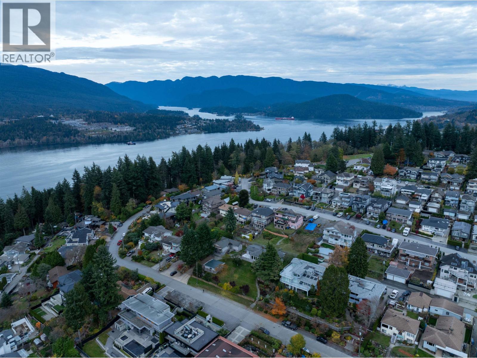 34 N Hythe Avenue, Burnaby, British Columbia  V5B 1G4 - Photo 29 - R3173031