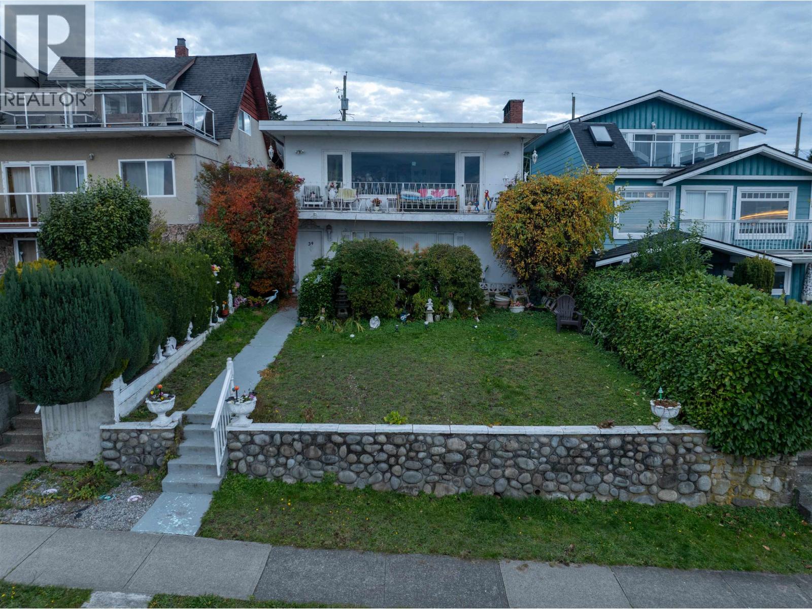 34 N Hythe Avenue, Burnaby, British Columbia  V5B 1G4 - Photo 4 - R3173031