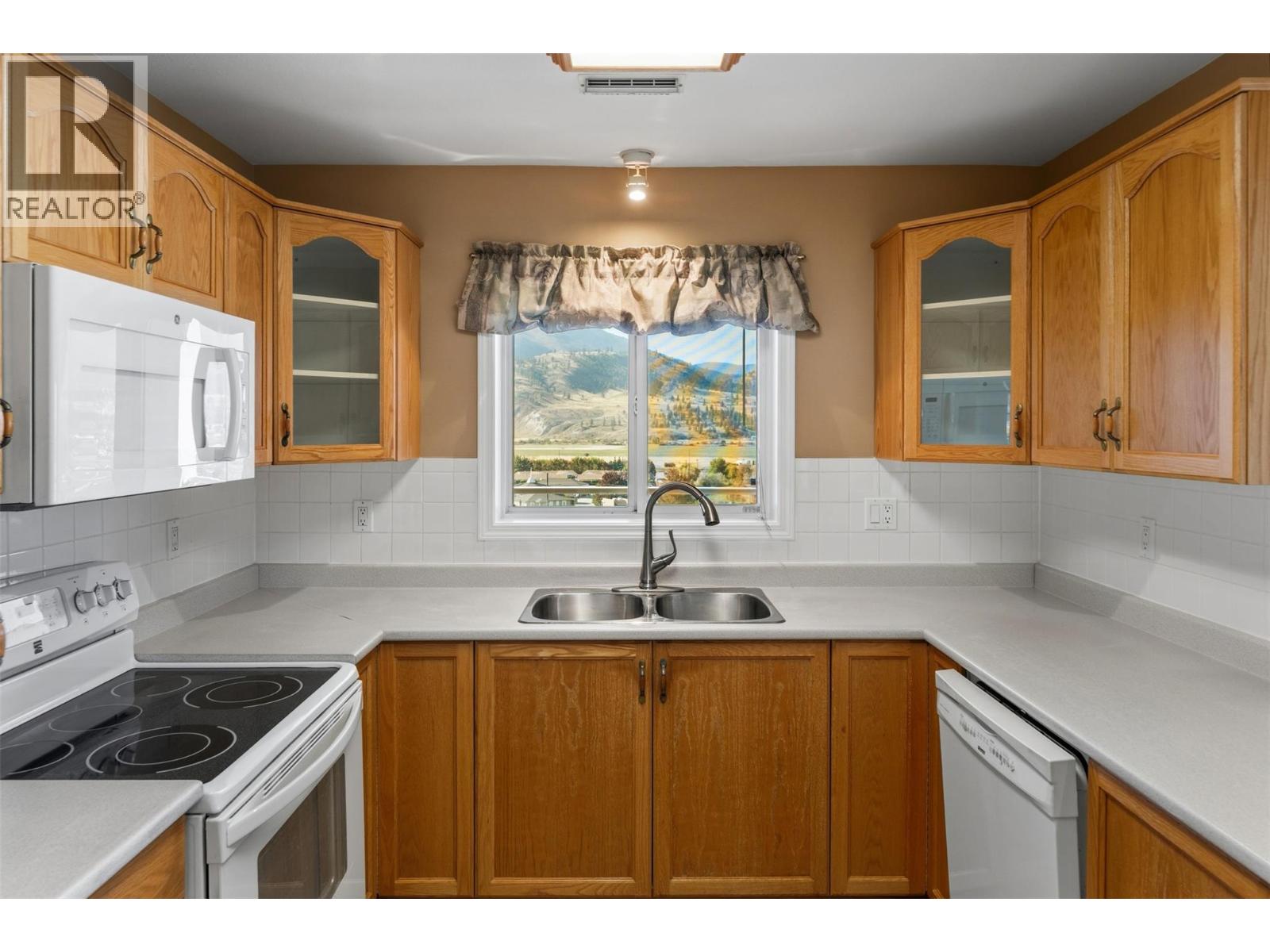 2255 Atkinson Street Unit# 807, Penticton, British Columbia  V2A 8R7 - Photo 17 - 10402916