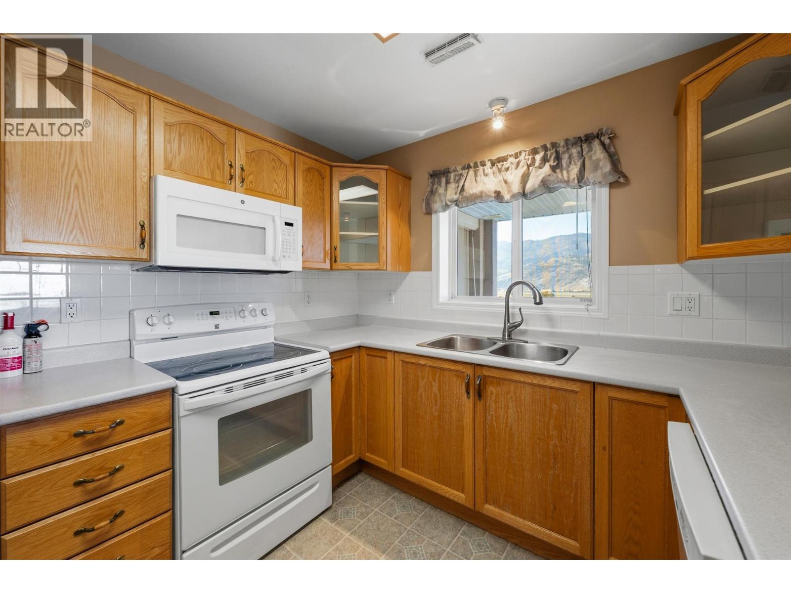2255 Atkinson Street Unit# 807, Penticton, British Columbia  V2A 8R7 - Photo 18 - 10402916