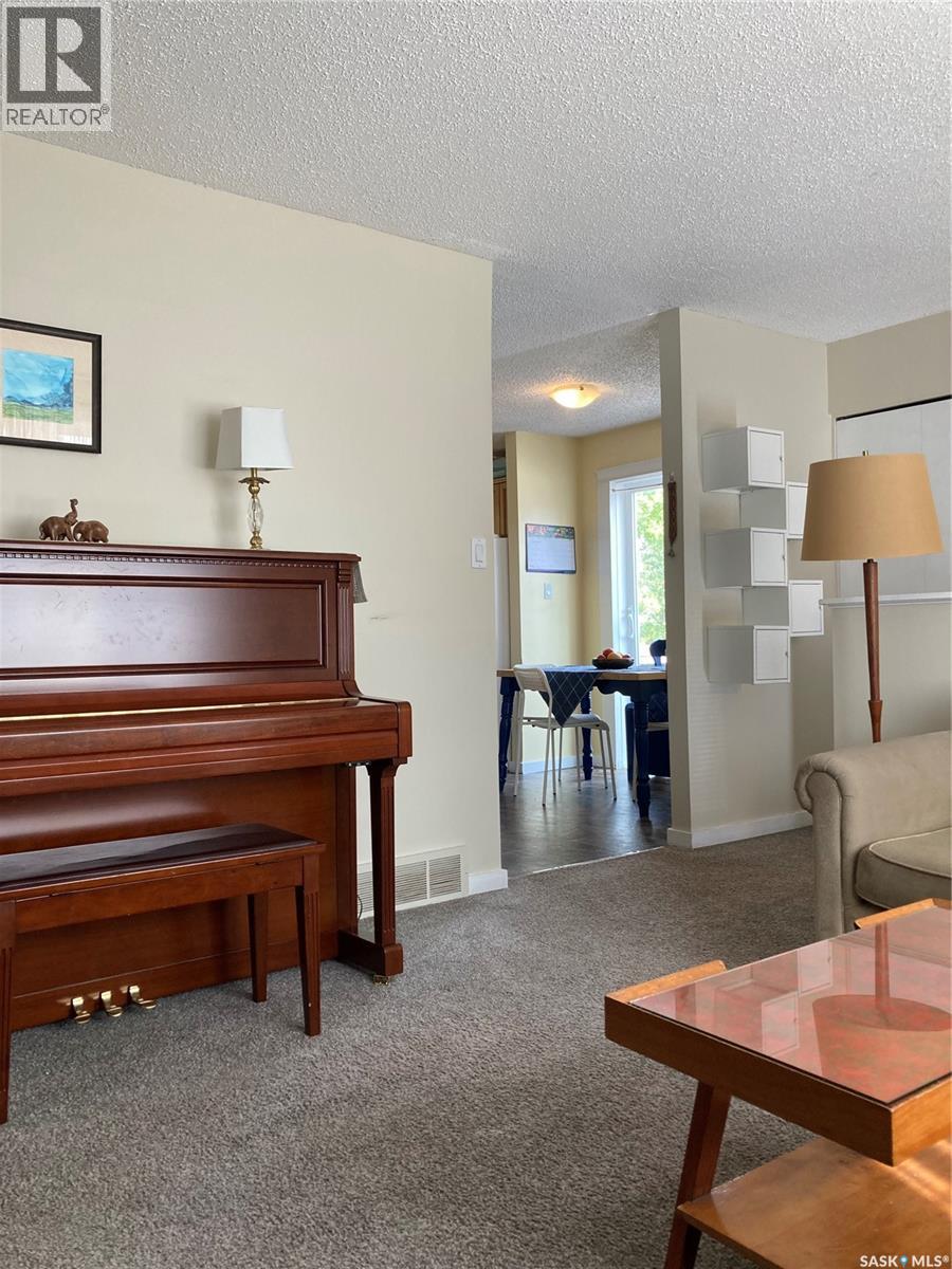 204 A & B 5th Avenue, Caronport, Saskatchewan  S0H 0S0 - Photo 6 - SK050429