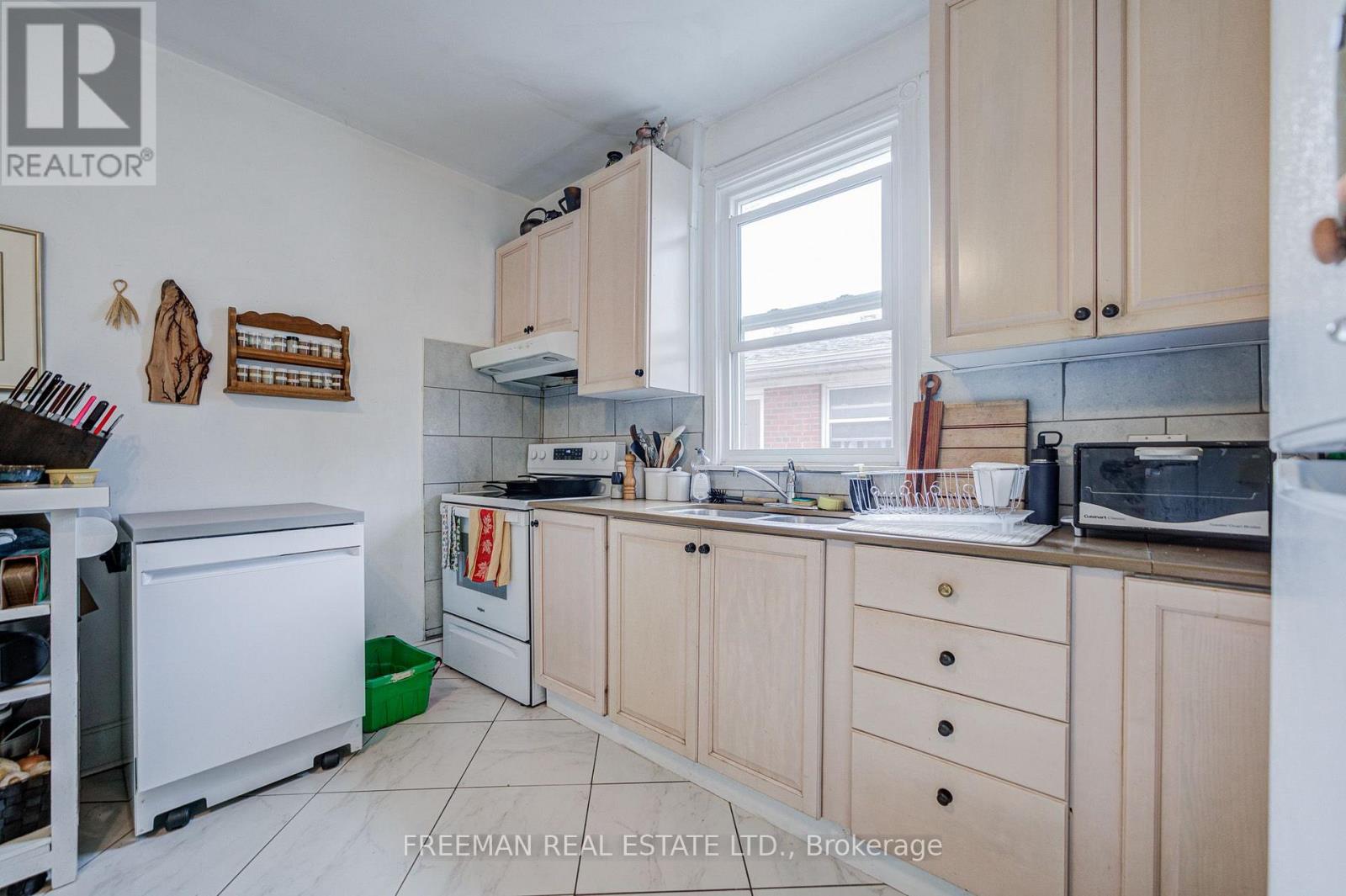 756 Euclid Avenue, Toronto, Ontario  M6G 2V2 - Photo 16 - C13869294