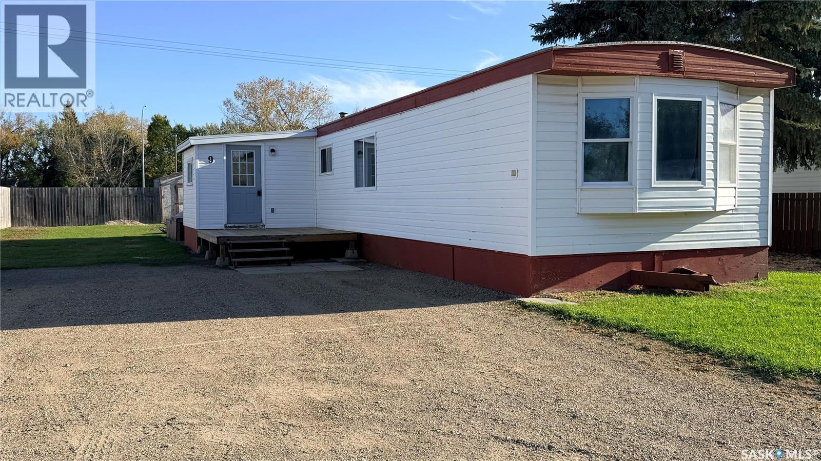 9 Royal Heights, Estevan, Saskatchewan  S4A 2T8 - Photo 2 - SK050474