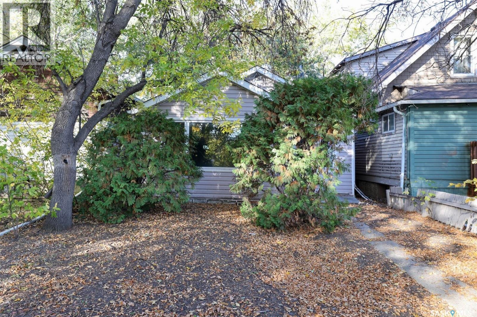 952 Robinson Street, Regina, Saskatchewan  S4T 2M5 - Photo 1 - SK050451
