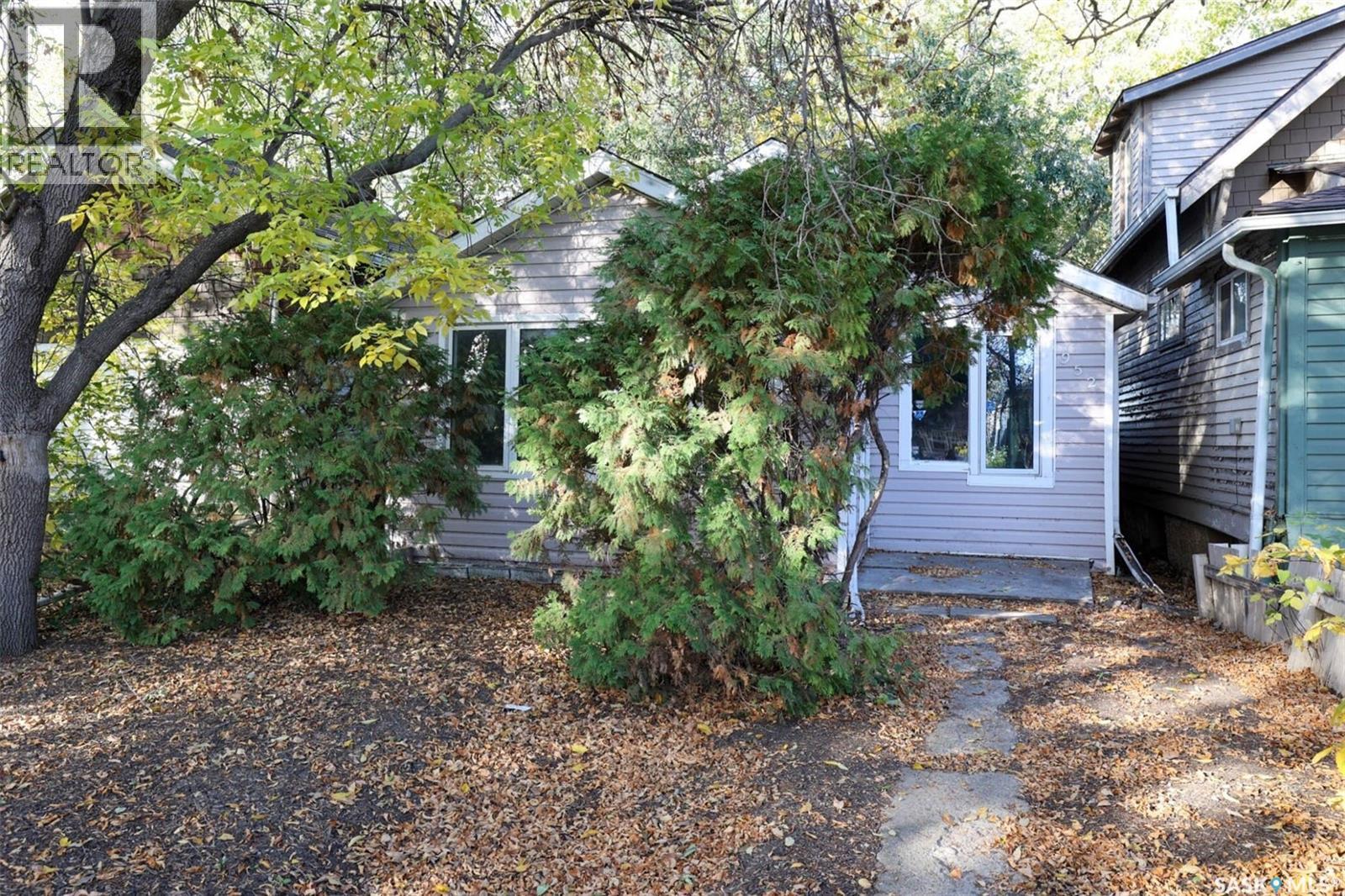 952 Robinson Street, Regina, Saskatchewan  S4T 2M5 - Photo 2 - SK050451