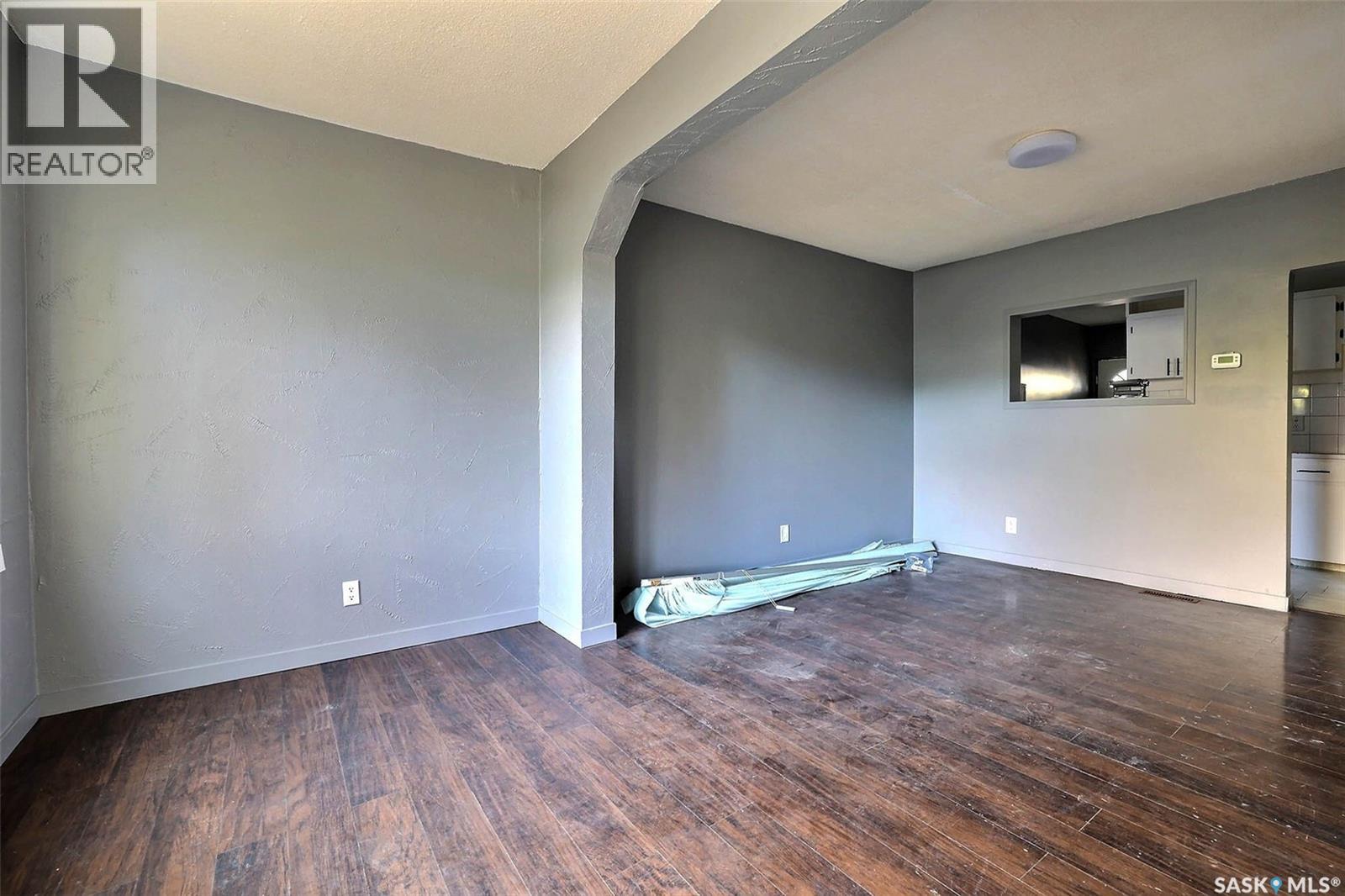 952 Robinson Street, Regina, Saskatchewan  S4T 2M5 - Photo 3 - SK050451