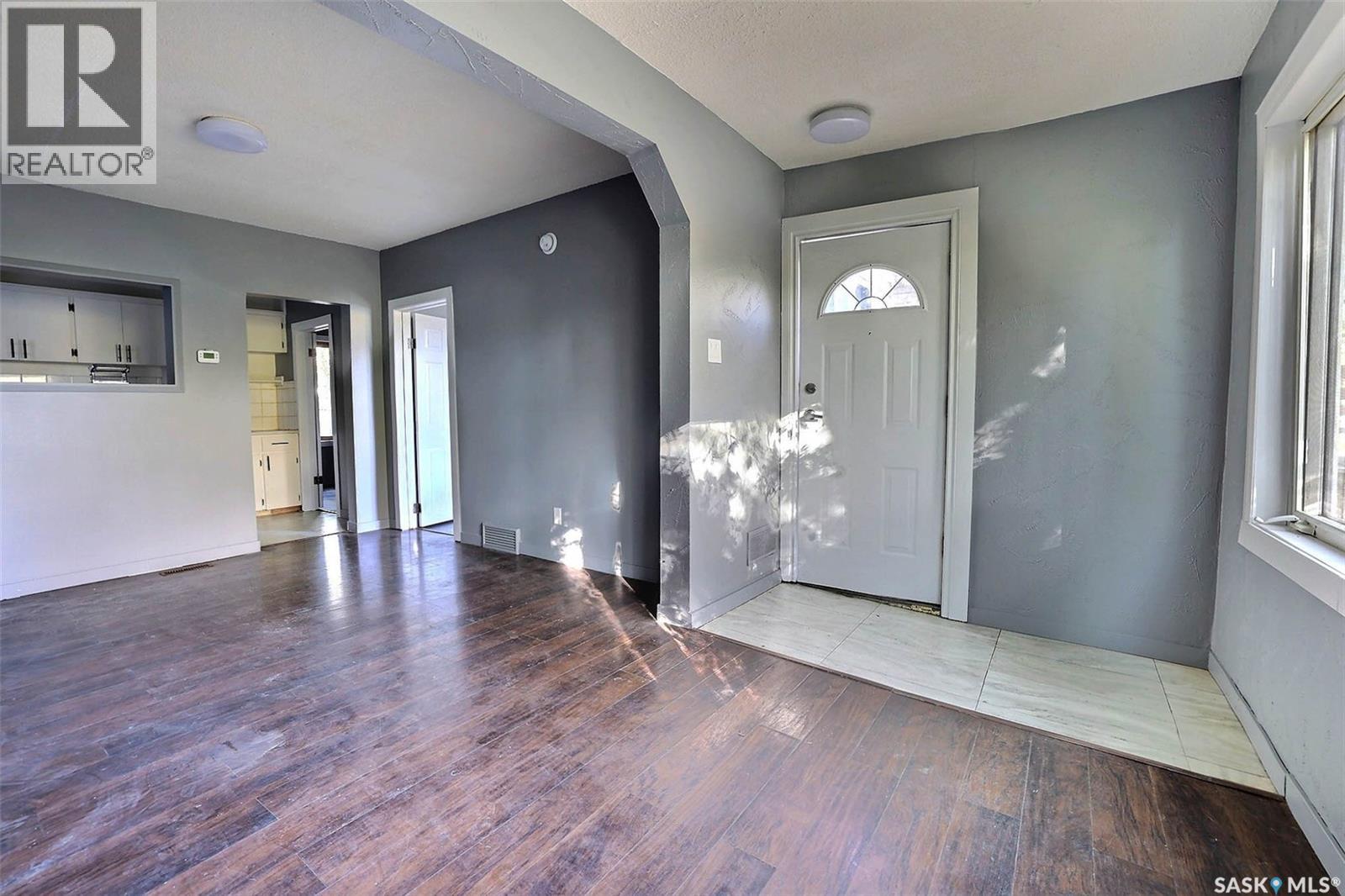 952 Robinson Street, Regina, Saskatchewan  S4T 2M5 - Photo 4 - SK050451