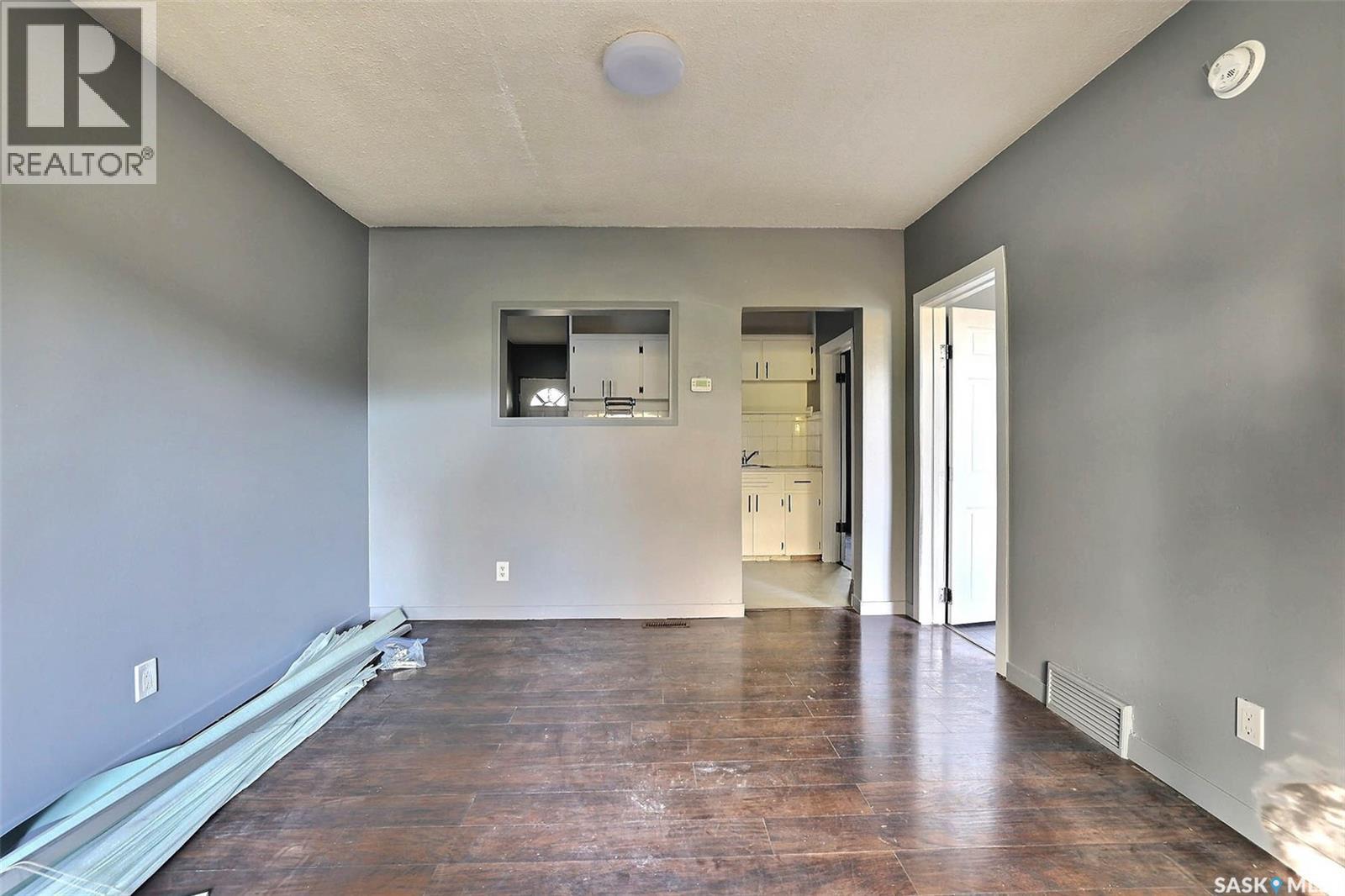 952 Robinson Street, Regina, Saskatchewan  S4T 2M5 - Photo 5 - SK050451