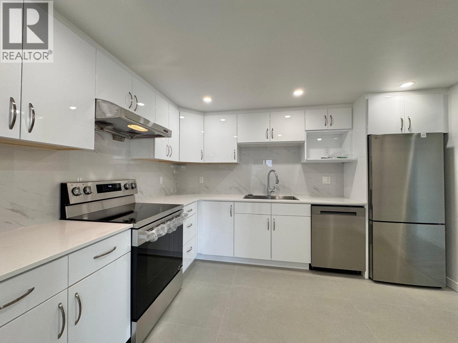 800 2528 E BROADWAY