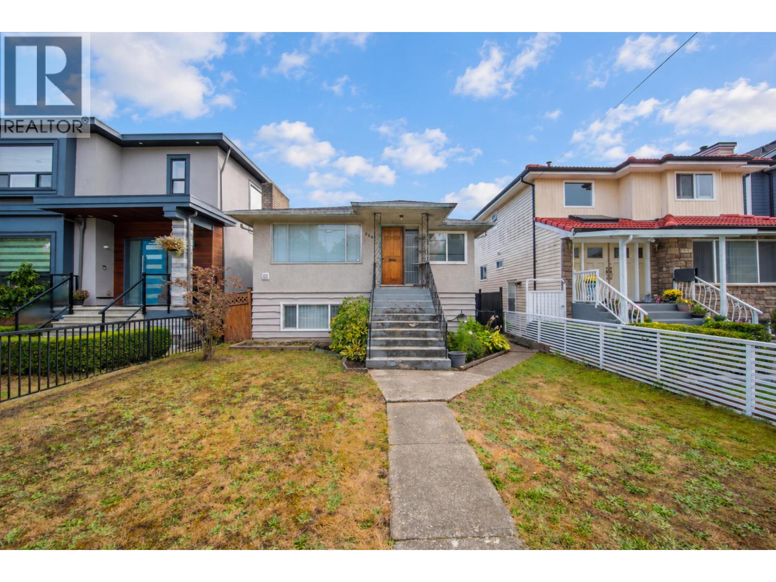 5882 Berkeley Street, Vancouver, British Columbia  V5R 3H2 - Photo 3 - R3172216