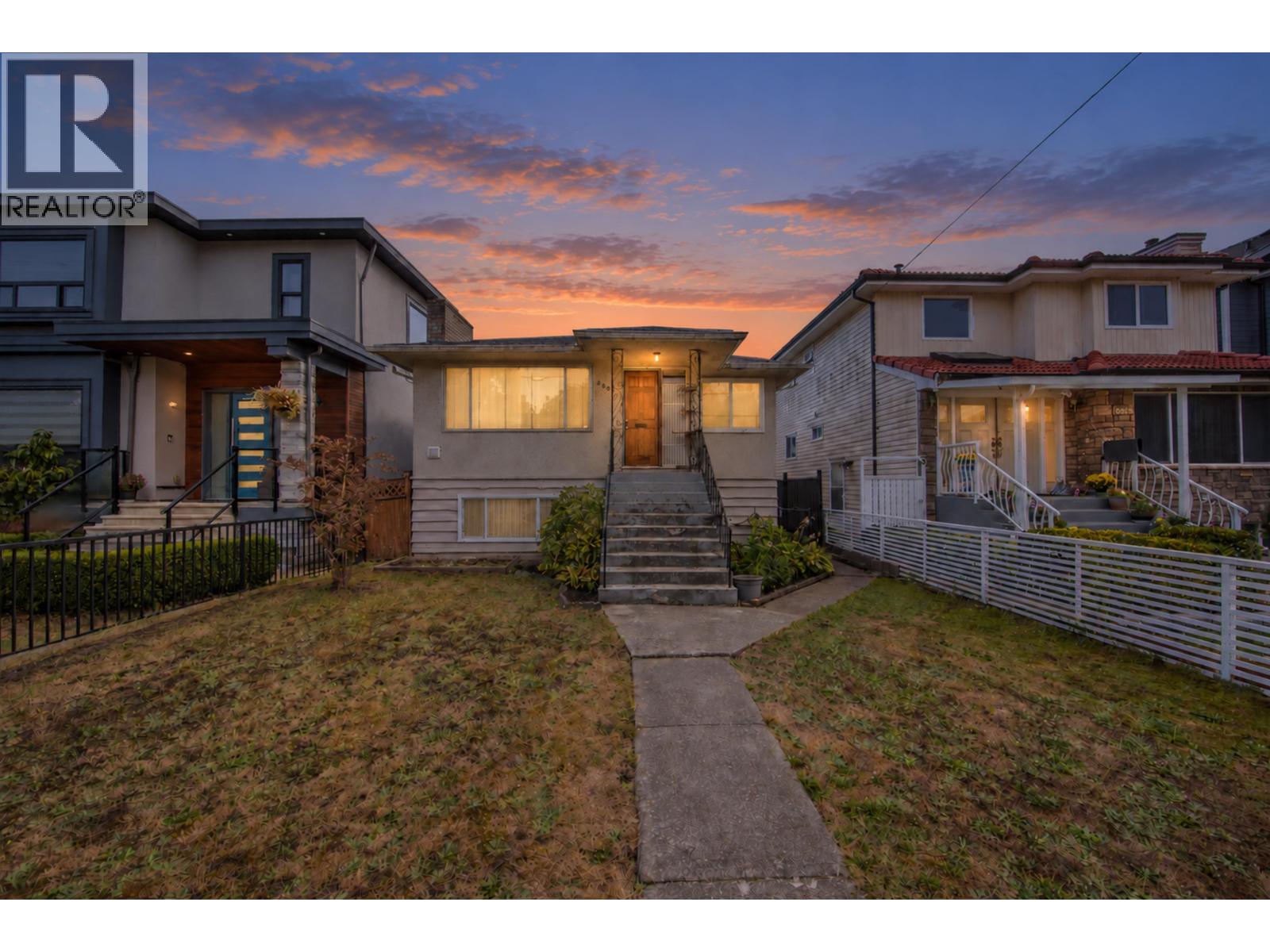 5882 Berkeley Street, Vancouver, British Columbia  V5R 3H2 - Photo 2 - R3172216