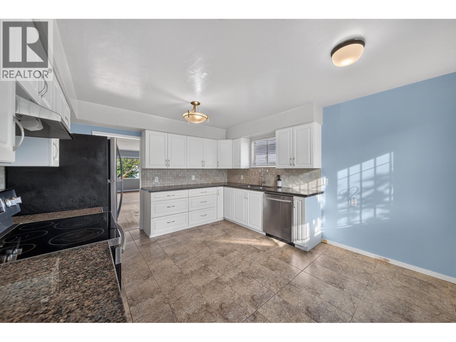5882 Berkeley Street, Vancouver, British Columbia  V5R 3H2 - Photo 14 - R3172216