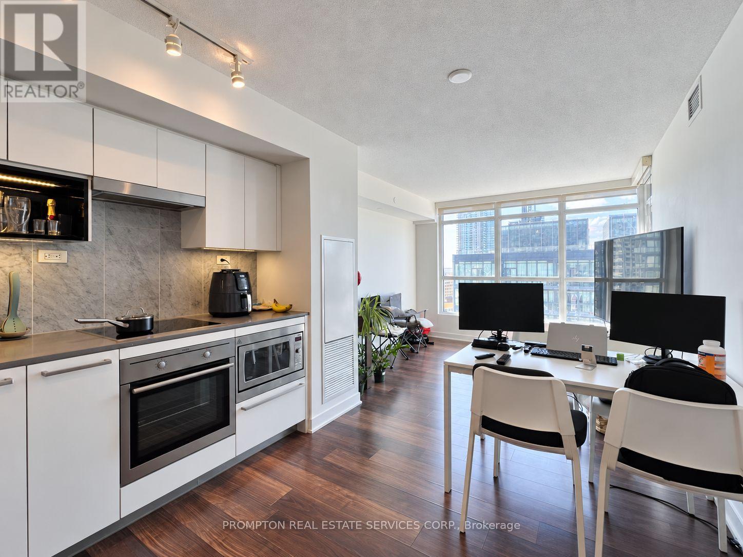 1615 - 80 Queens Wharf Road, Toronto, Ontario  M5V 0J3 - Photo 2 - C13869426