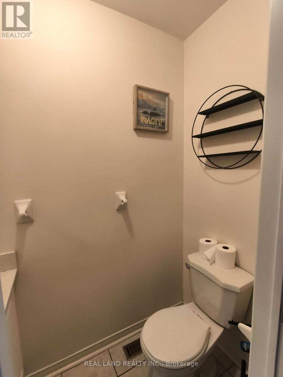 68 Waterton Crescent, Richmond Hill, Ontario  L4B 4L2 - Photo 10 - N13869392