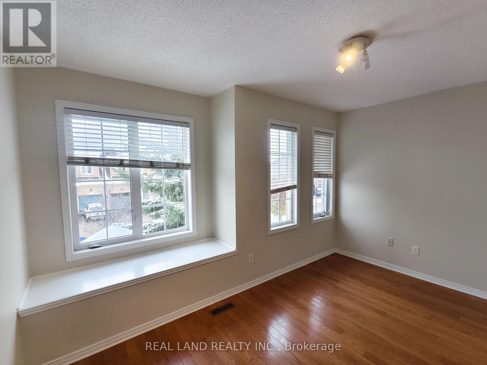 68 Waterton Crescent, Richmond Hill, Ontario  L4B 4L2 - Photo 3 - N13869392