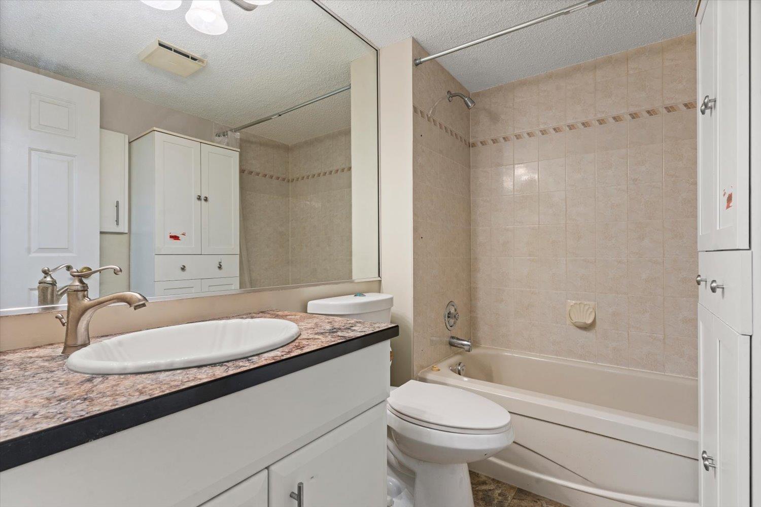 205 45604 BRETT AVENUE|Chilliwack Proper West