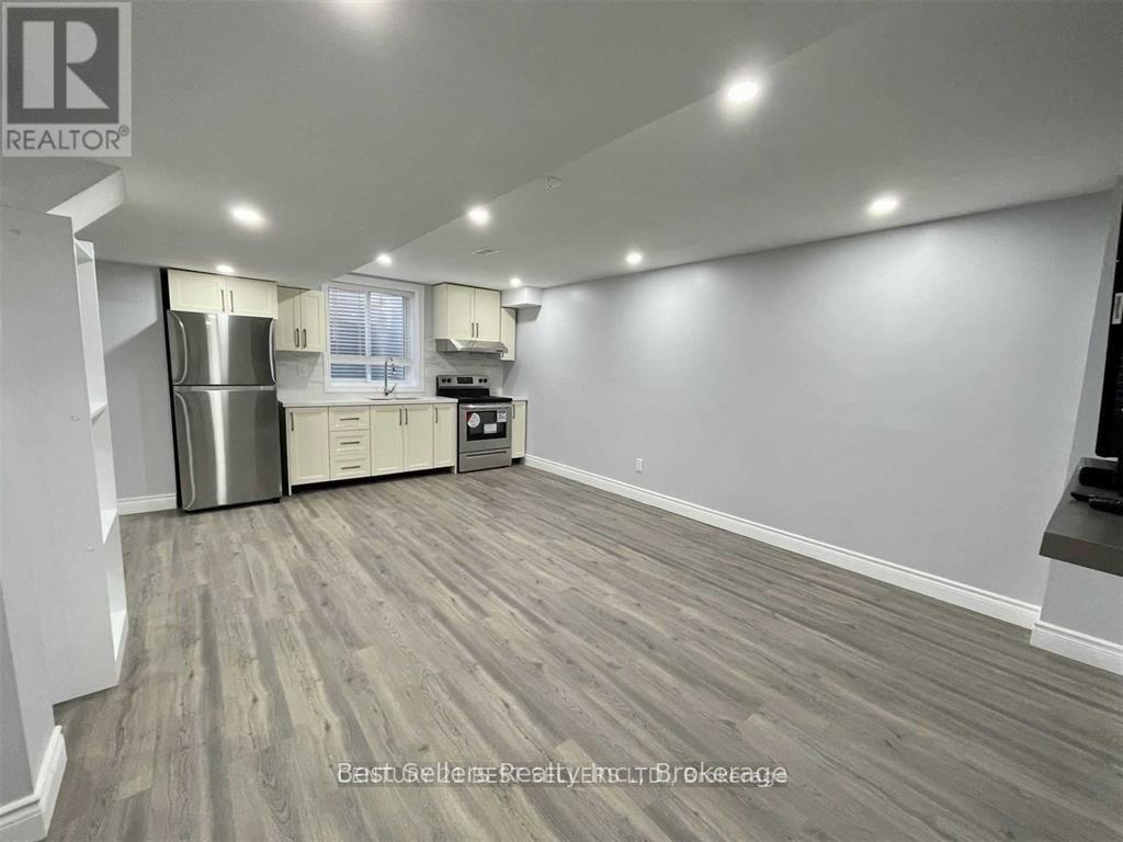 Bsmt - 32 Stephanie Avenue, Brampton, Ontario  L6Y 0R8 - Photo 10 - W13869356