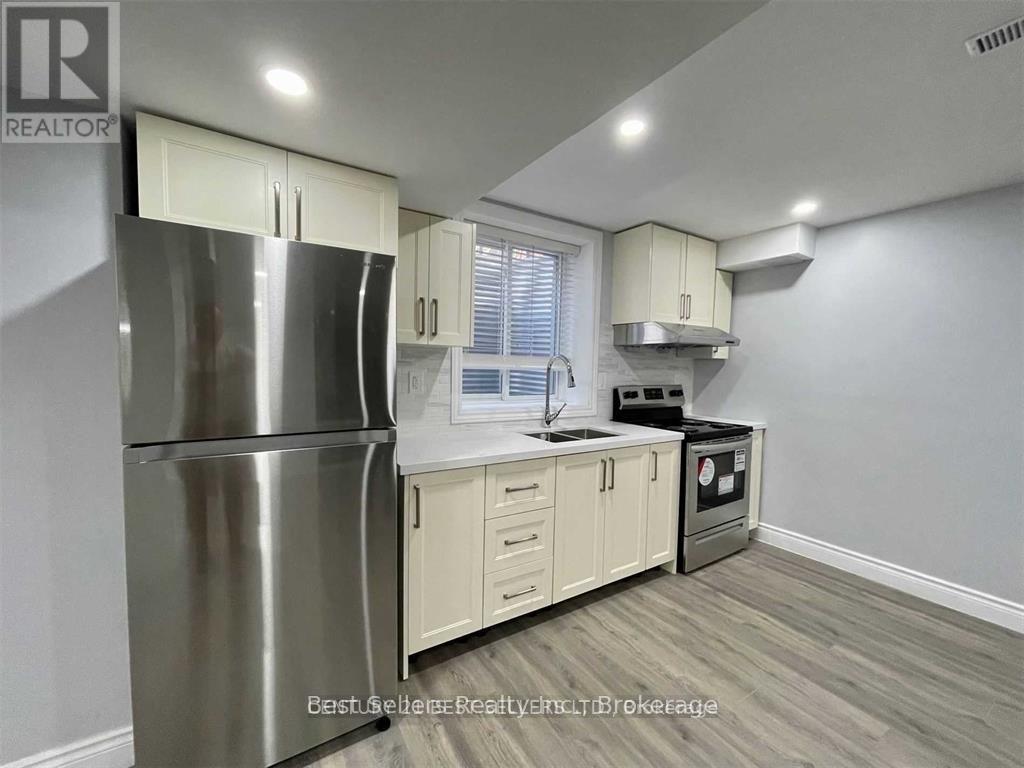 Bsmt - 32 Stephanie Avenue, Brampton, Ontario  L6Y 0R8 - Photo 2 - W13869356