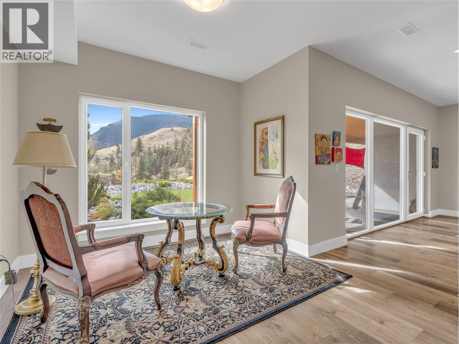 118 RIDGE View