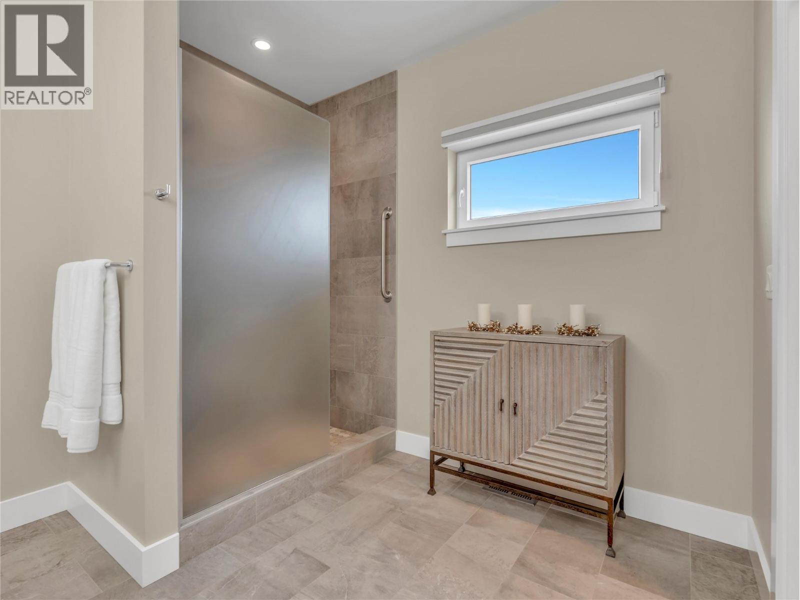 118 RIDGE View