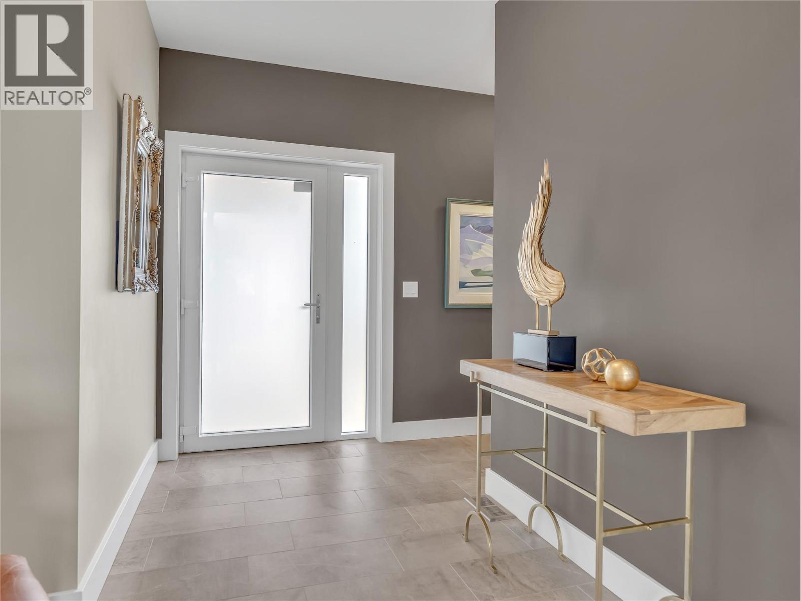 118 RIDGE View