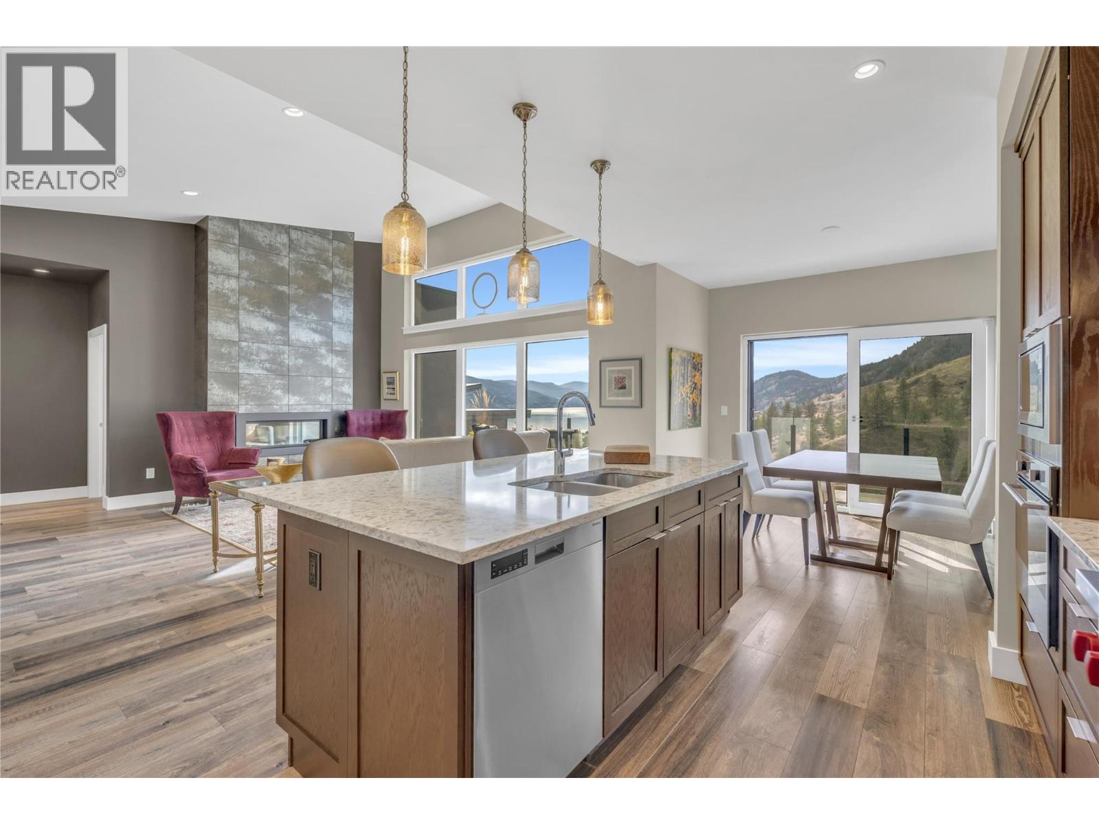 118 RIDGE View