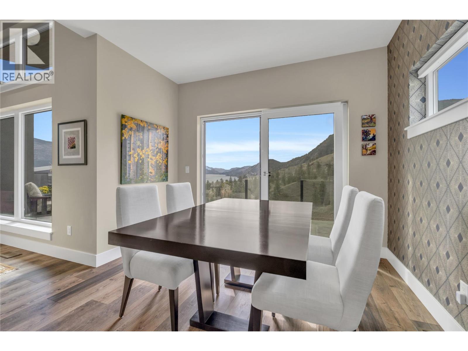 118 RIDGE View