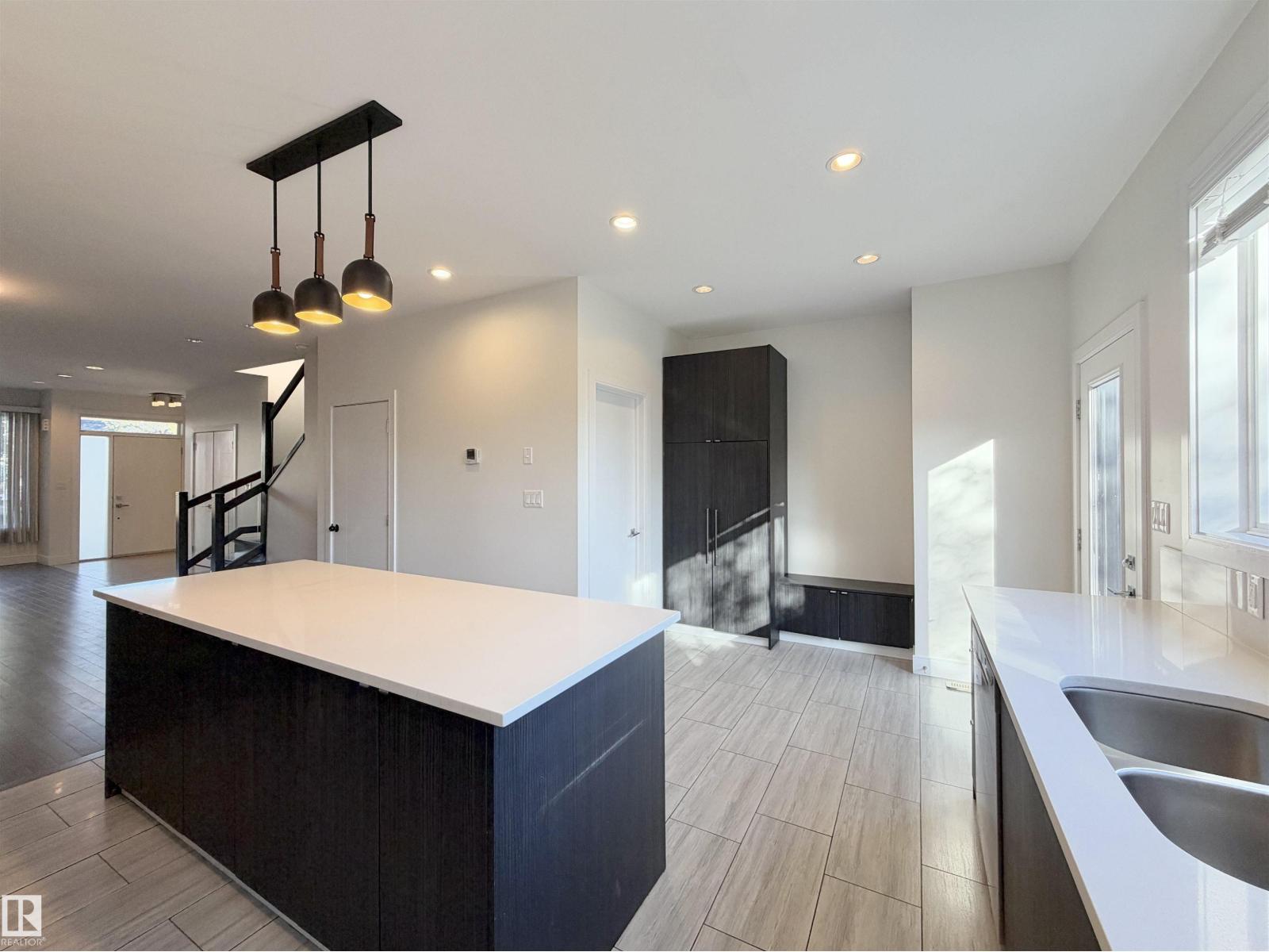 11127 77 AV NW