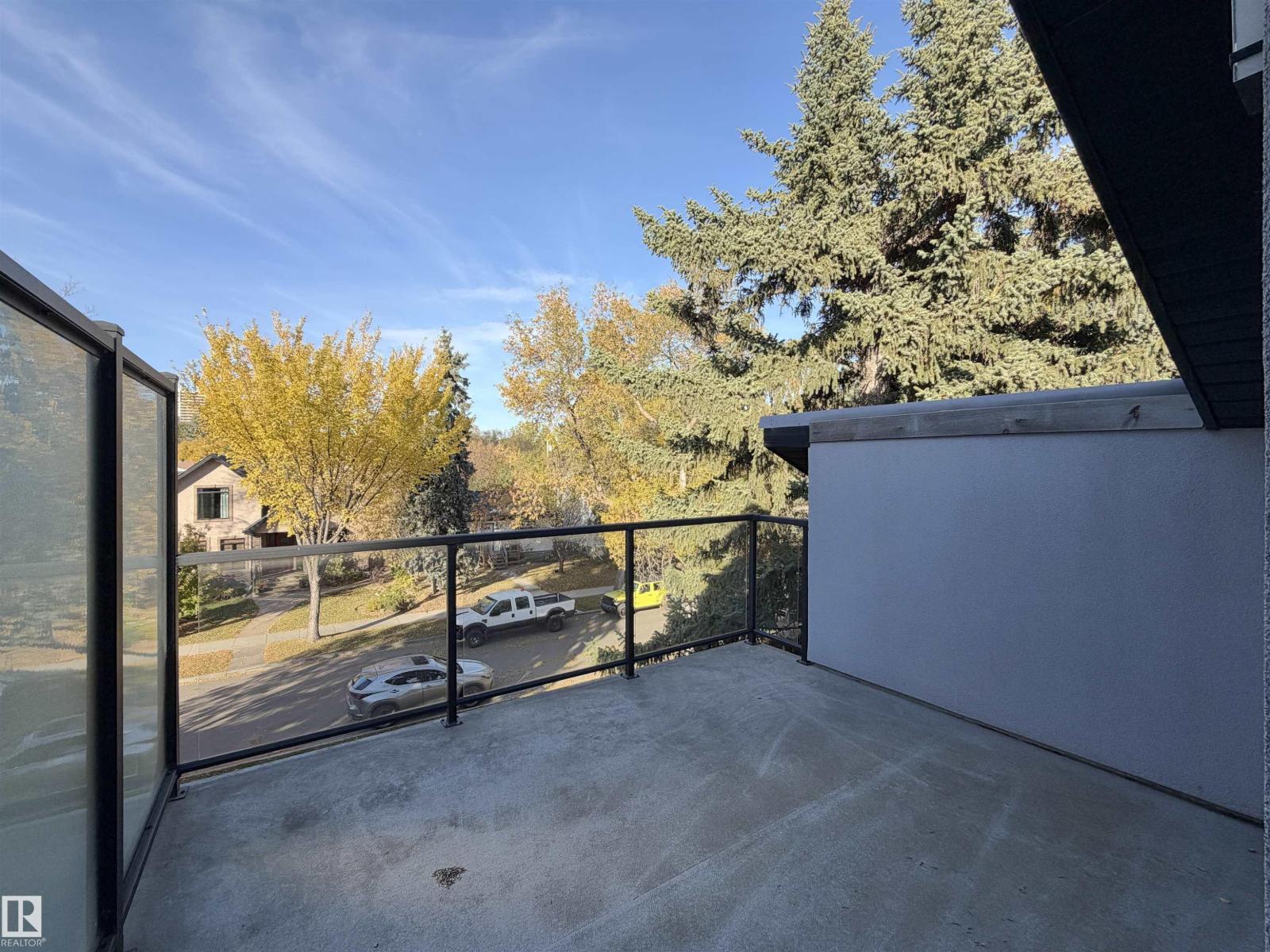 11127 77 AV NW