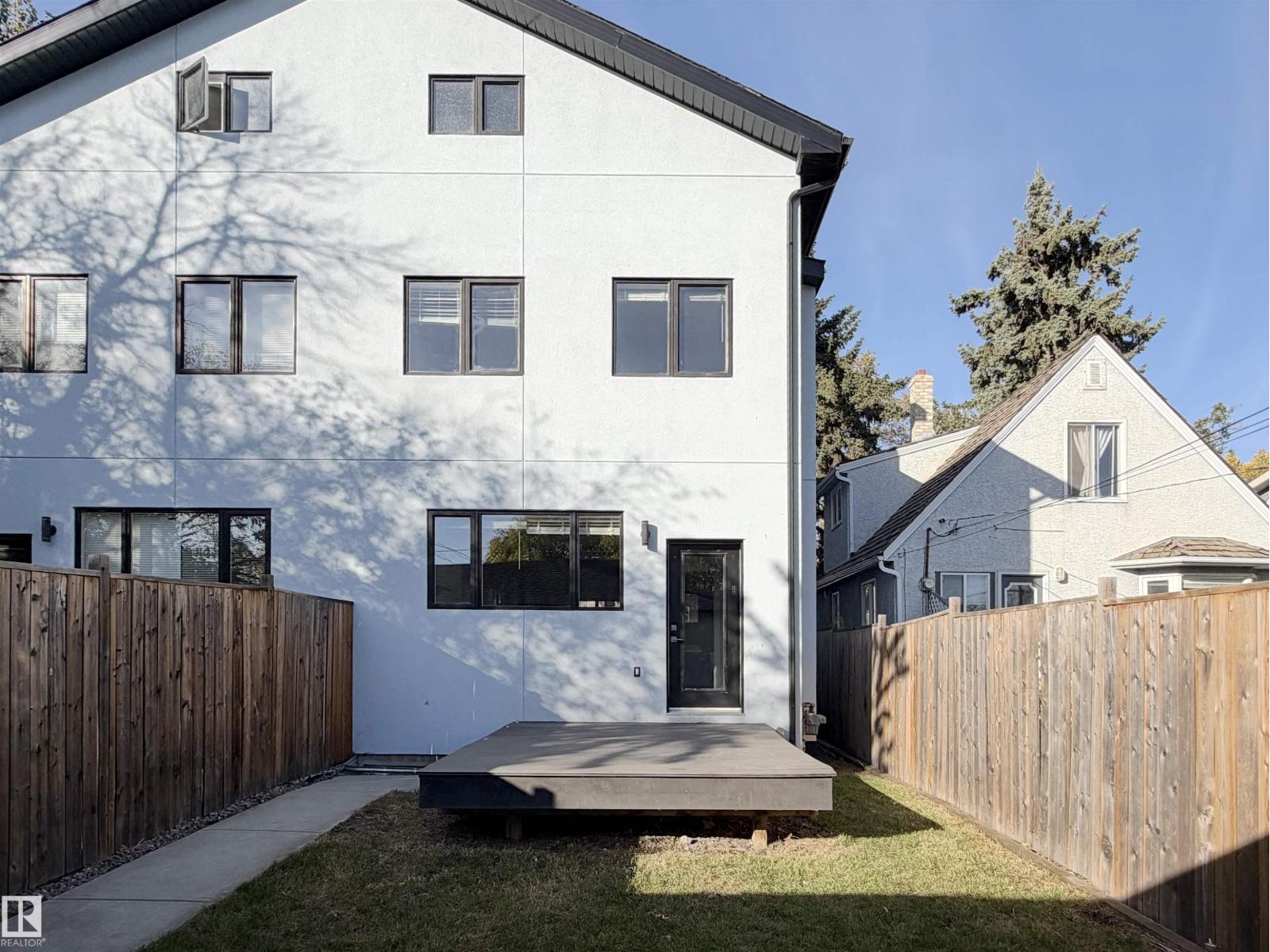 11127 77 AV NW