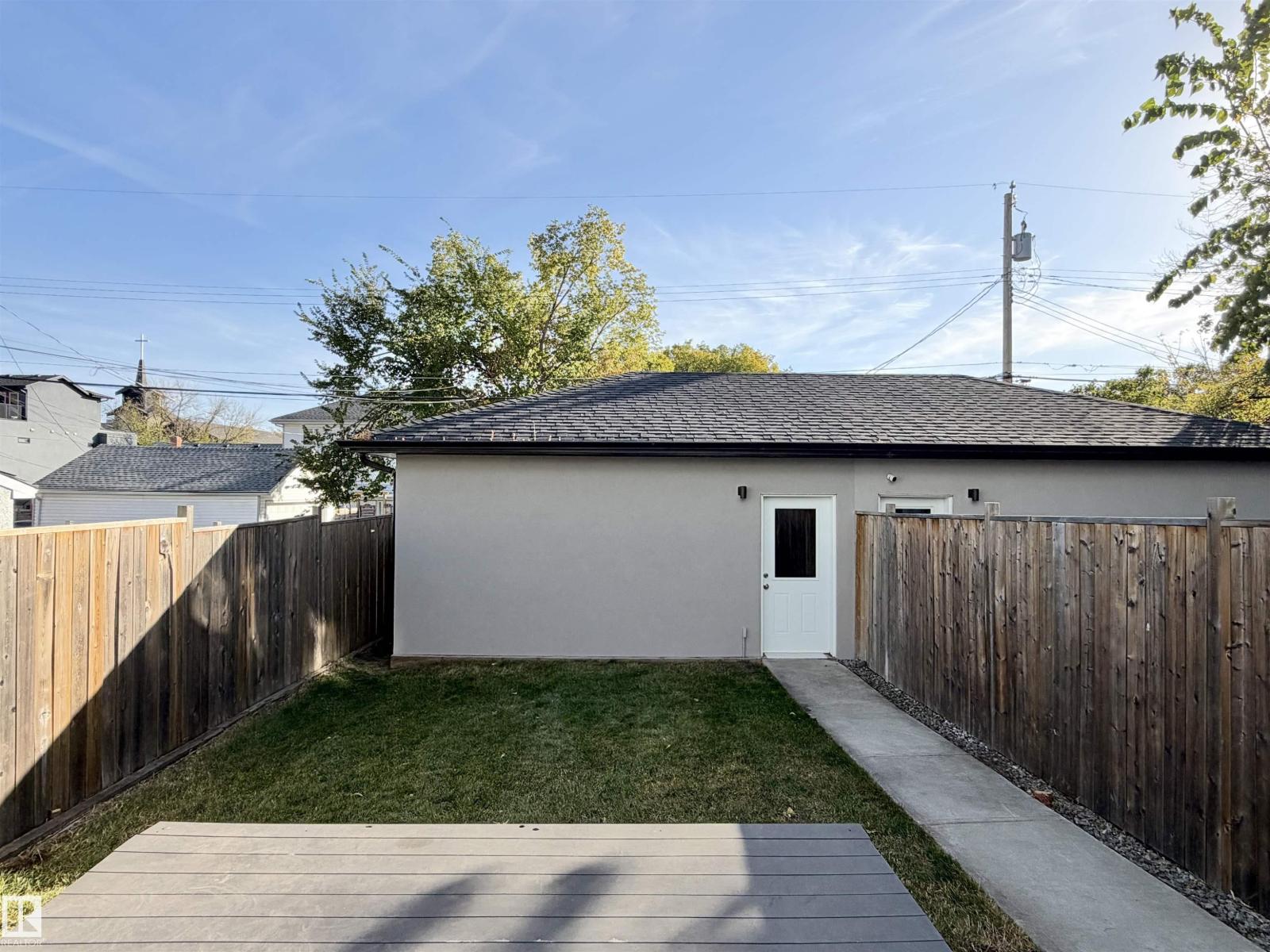 11127 77 AV NW