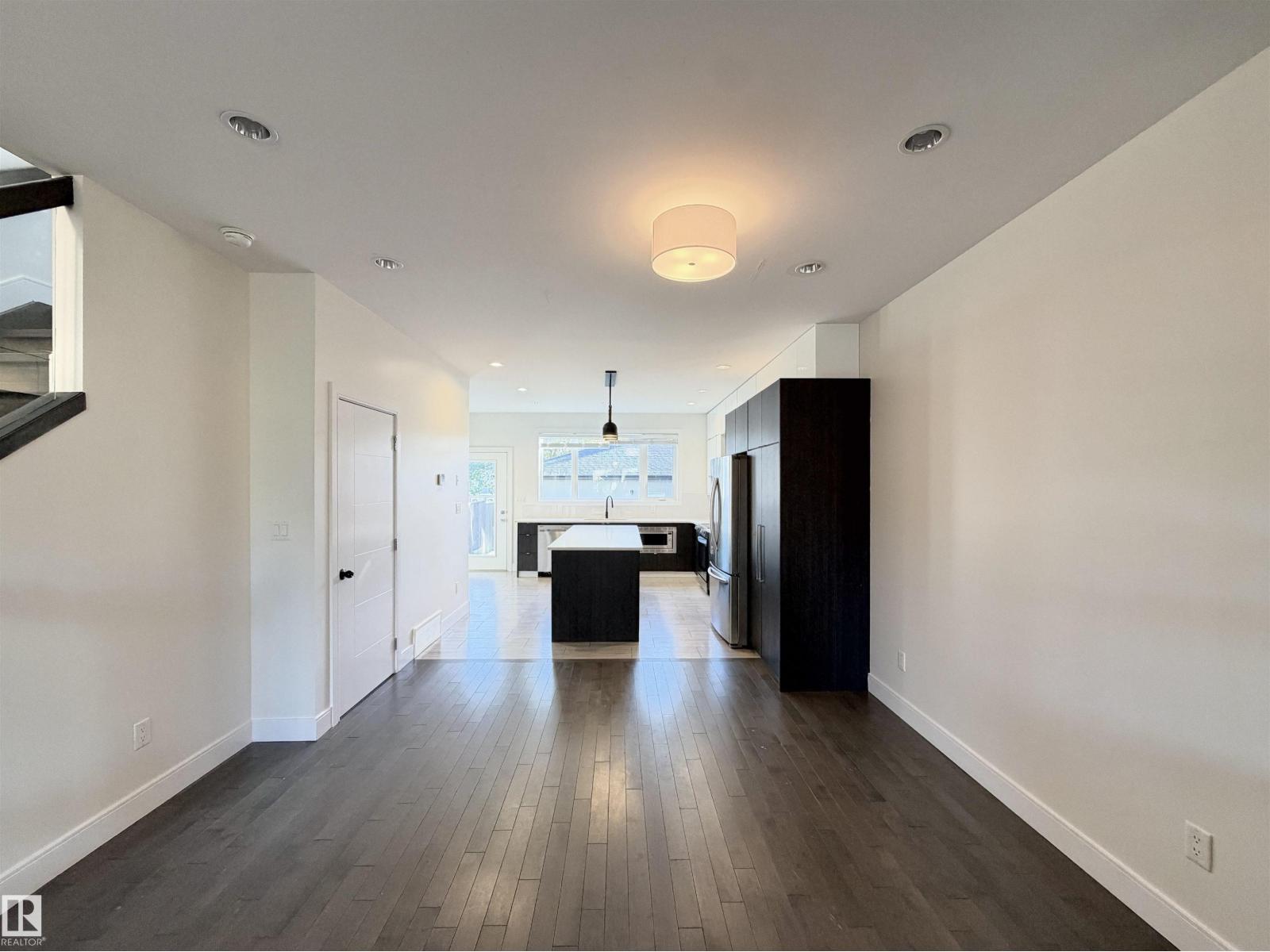 11127 77 AV NW