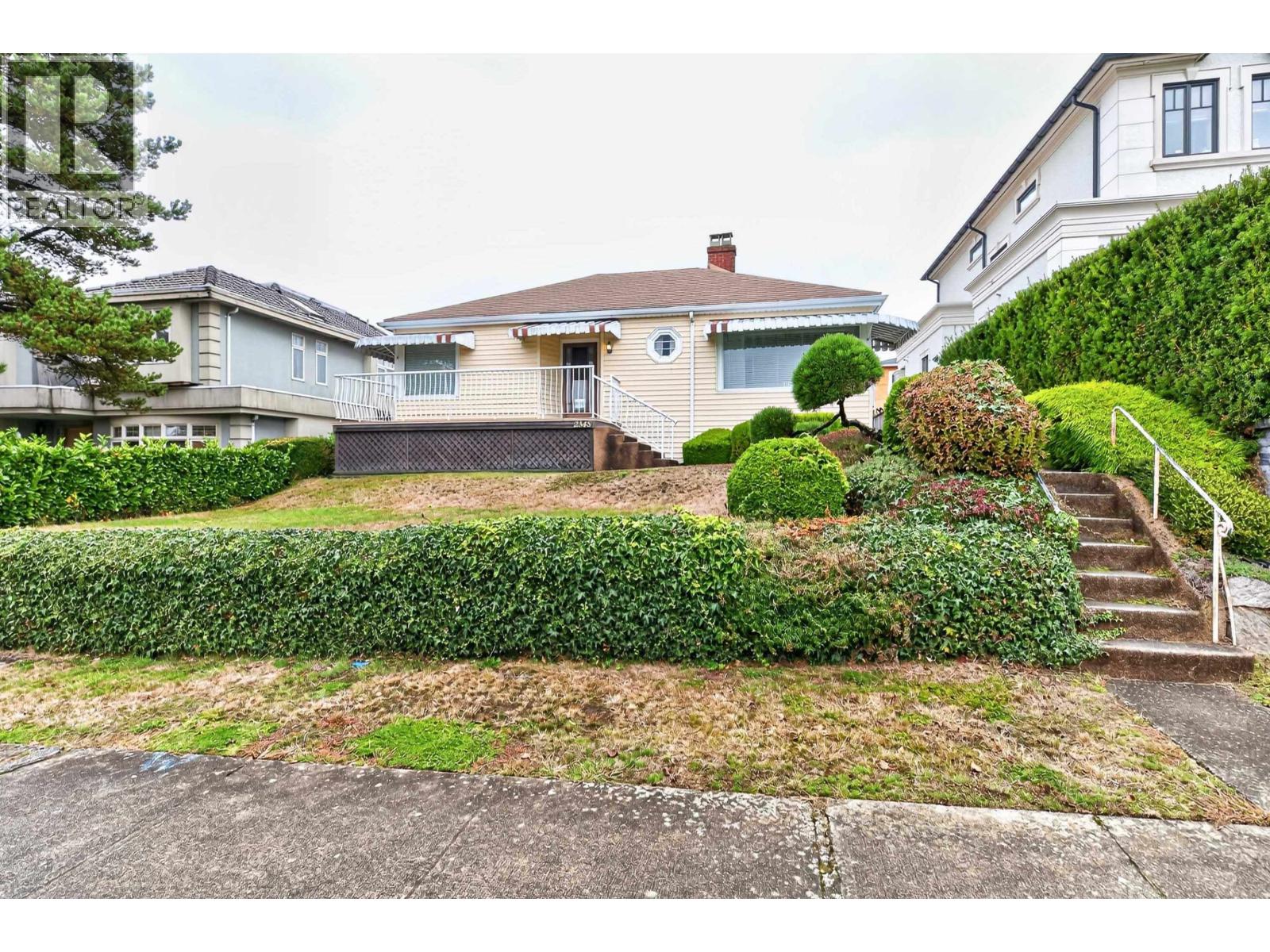 2345 W 18th Avenue, Vancouver, British Columbia  V6L 1A7 - Photo 2 - R3172550