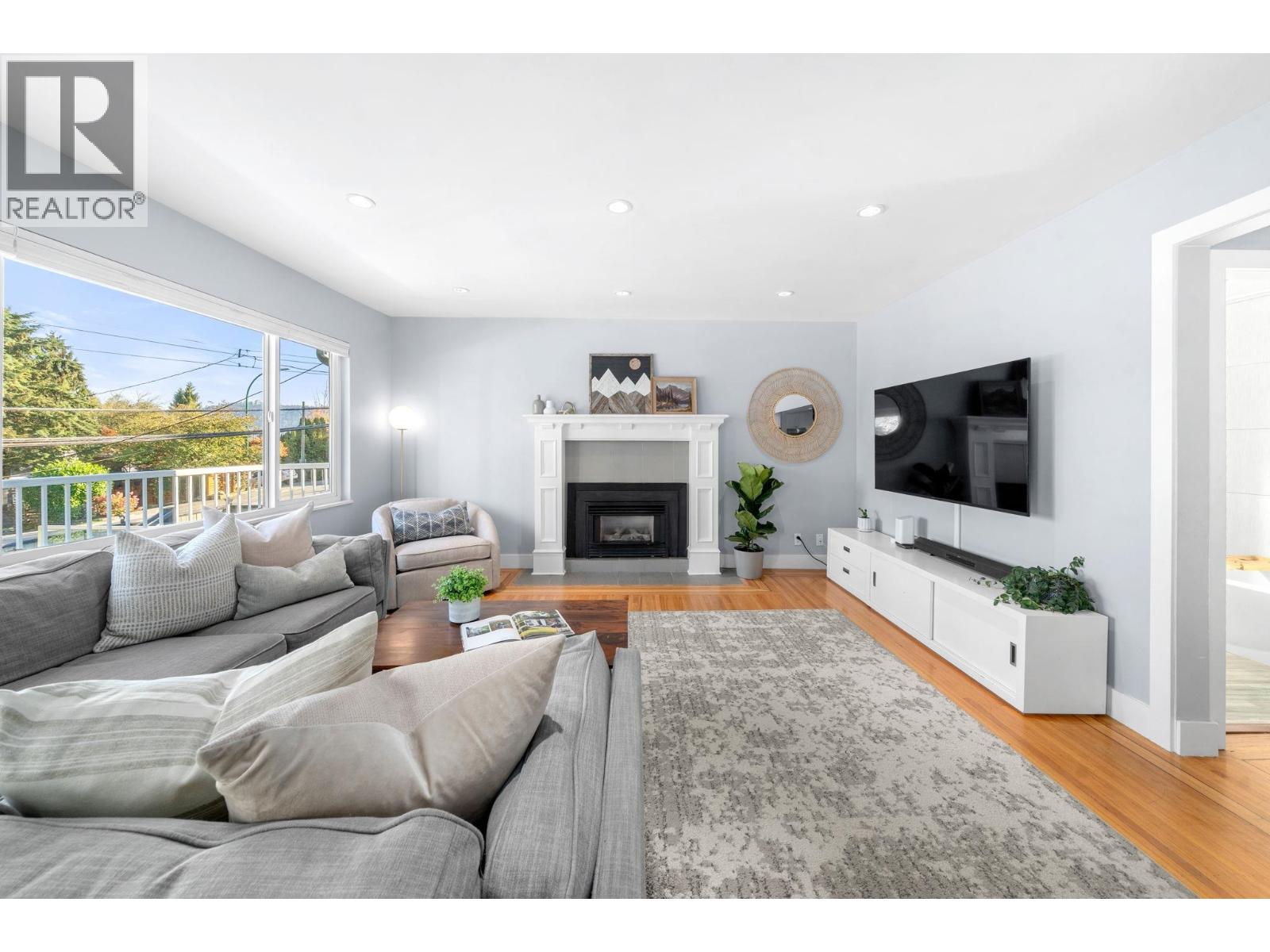 1147 Deep Cove Road, North Vancouver, British Columbia  V7G 1S4 - Photo 6 - R3173059