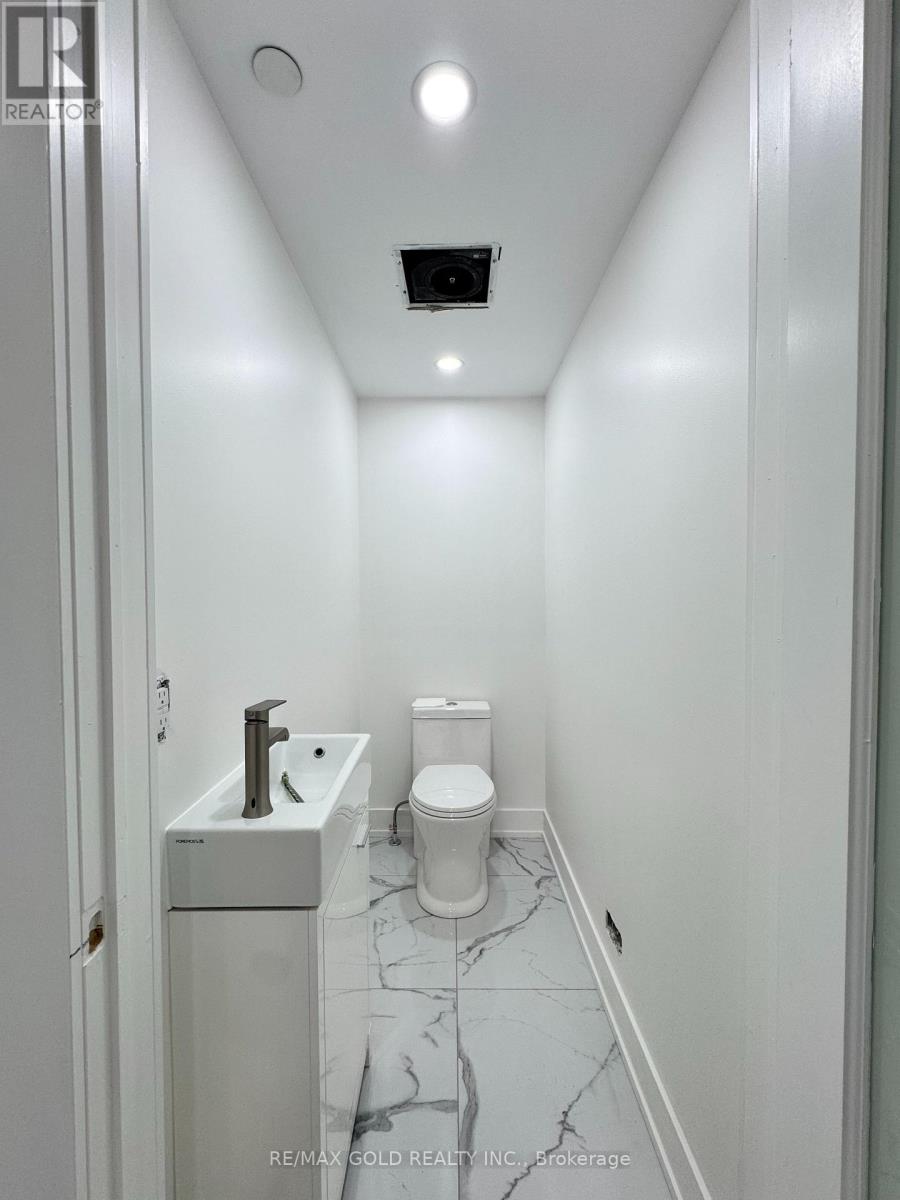 11 (Upper Floor) - 7015 Tranmere Drive, Mississauga, Ontario  L5S 1T7 - Photo 10 - W13869466