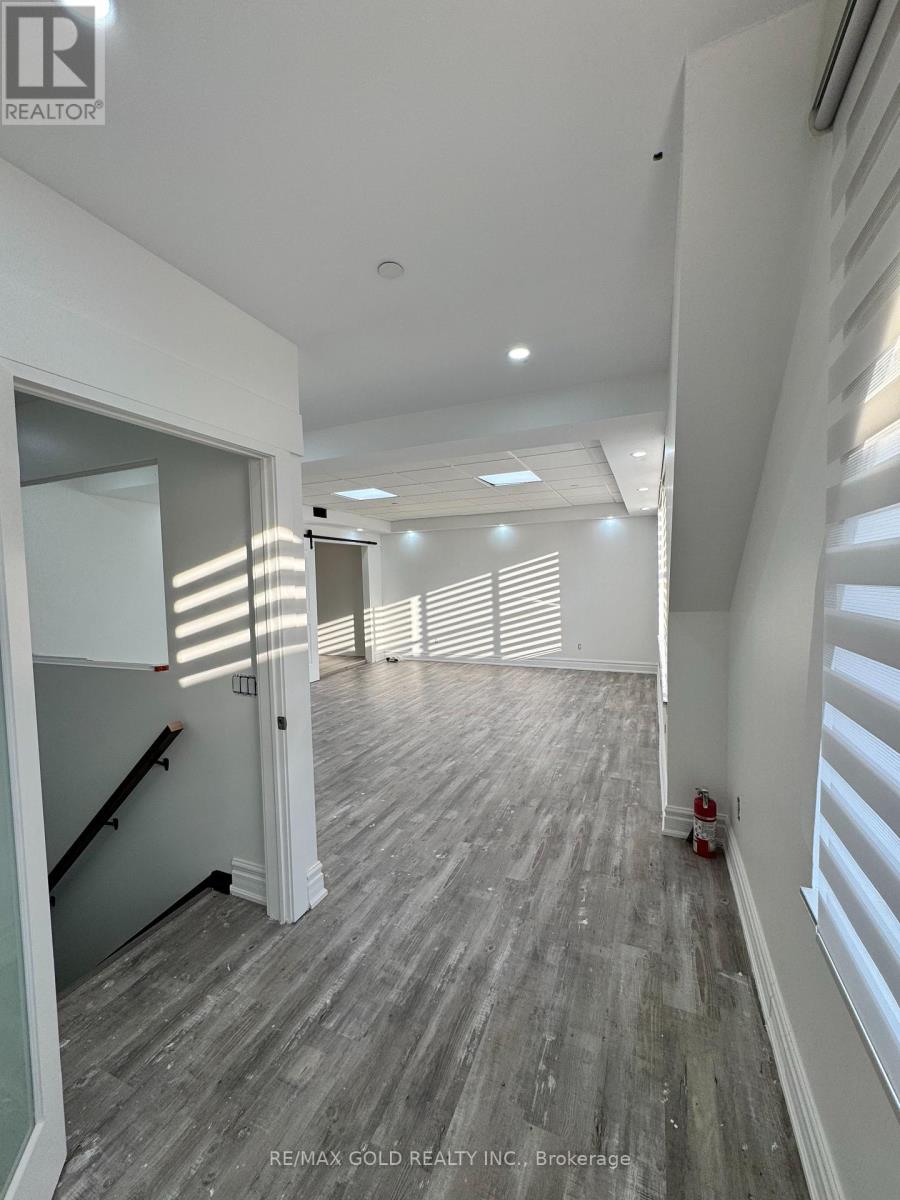 11 (Upper Floor) - 7015 Tranmere Drive, Mississauga, Ontario  L5S 1T7 - Photo 2 - W13869466